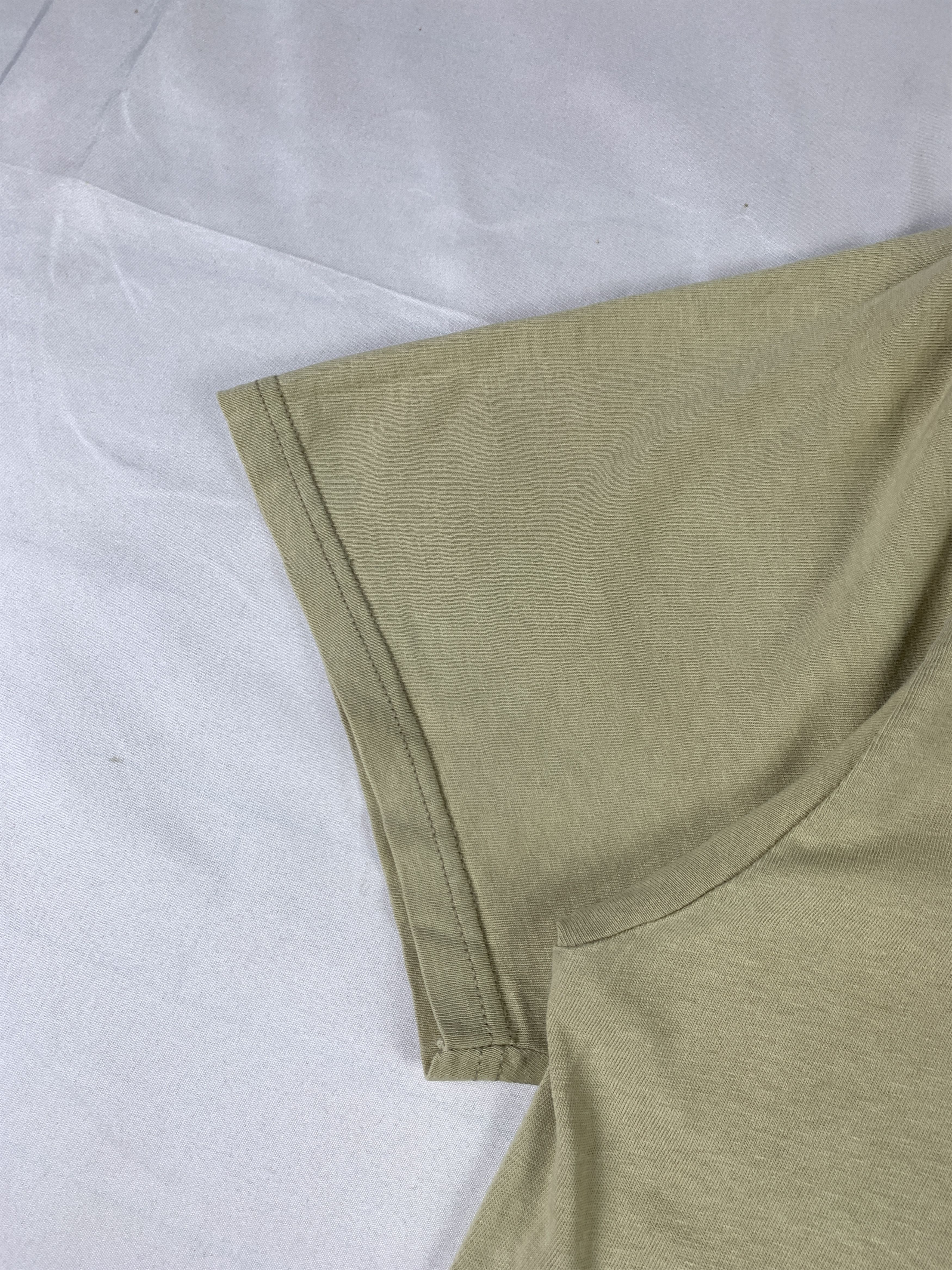 Nike 2000s Nike Beige Small Swoosh Tee (L) Size US L / EU 52-54 / 3 - 4 Thumbnail