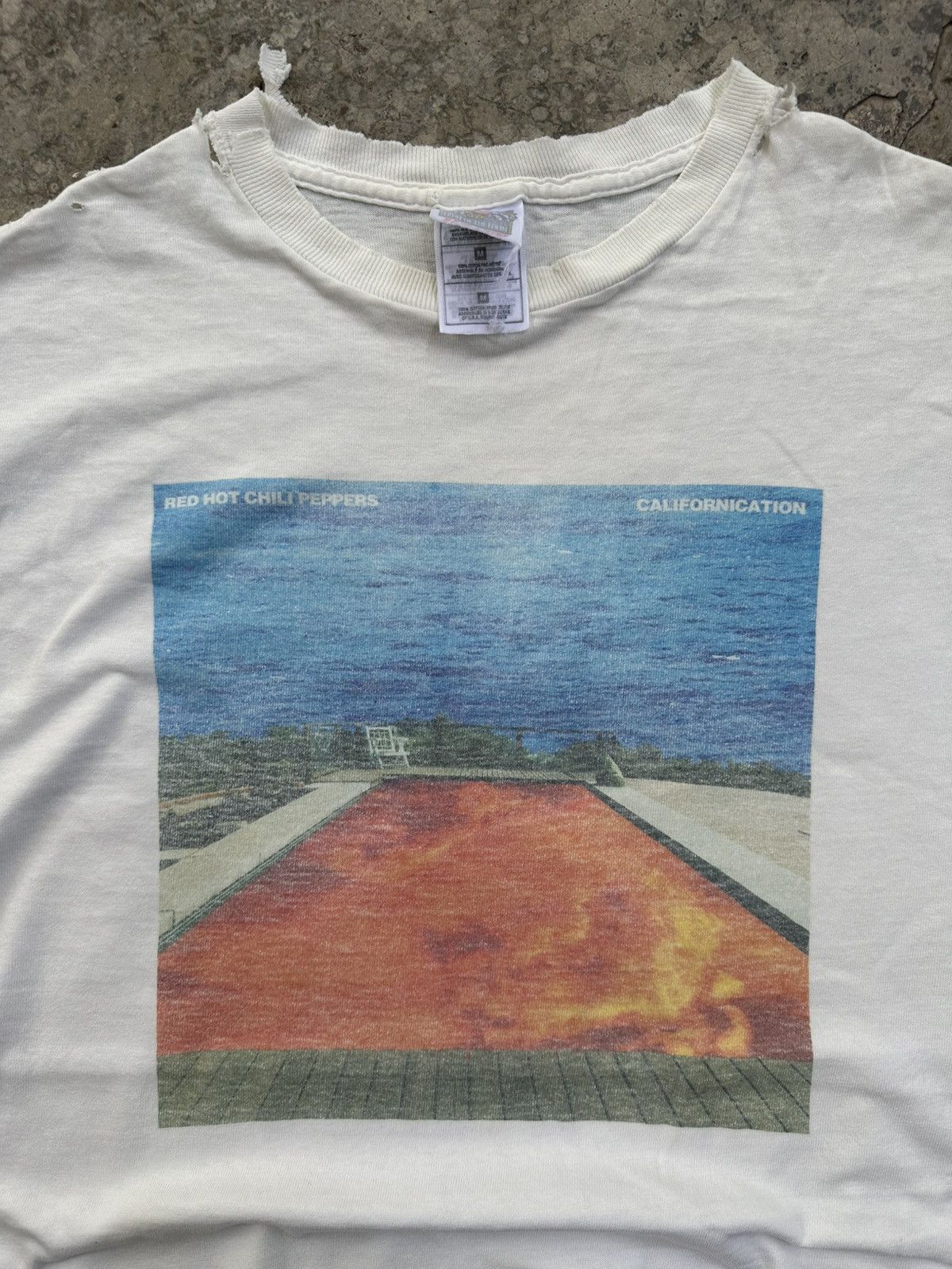 Band Tees Vintage Distressed RHCP Californication Album Promo Tee Size US M / EU 48-50 / 2 - 2 Thumbnail