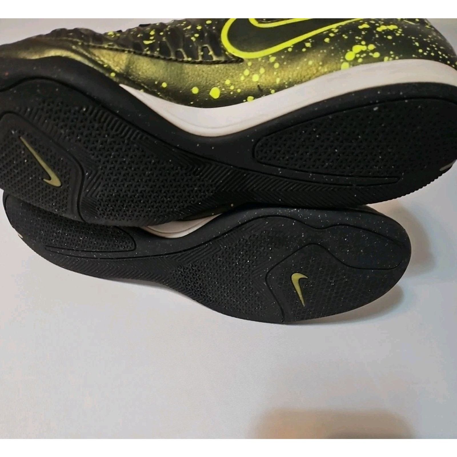 Nike NIKE MAGISTA ONDA IC HYPER Sneakers Men's SIZE 10 EUC Size US 10 / EU 43 - 11 Thumbnail