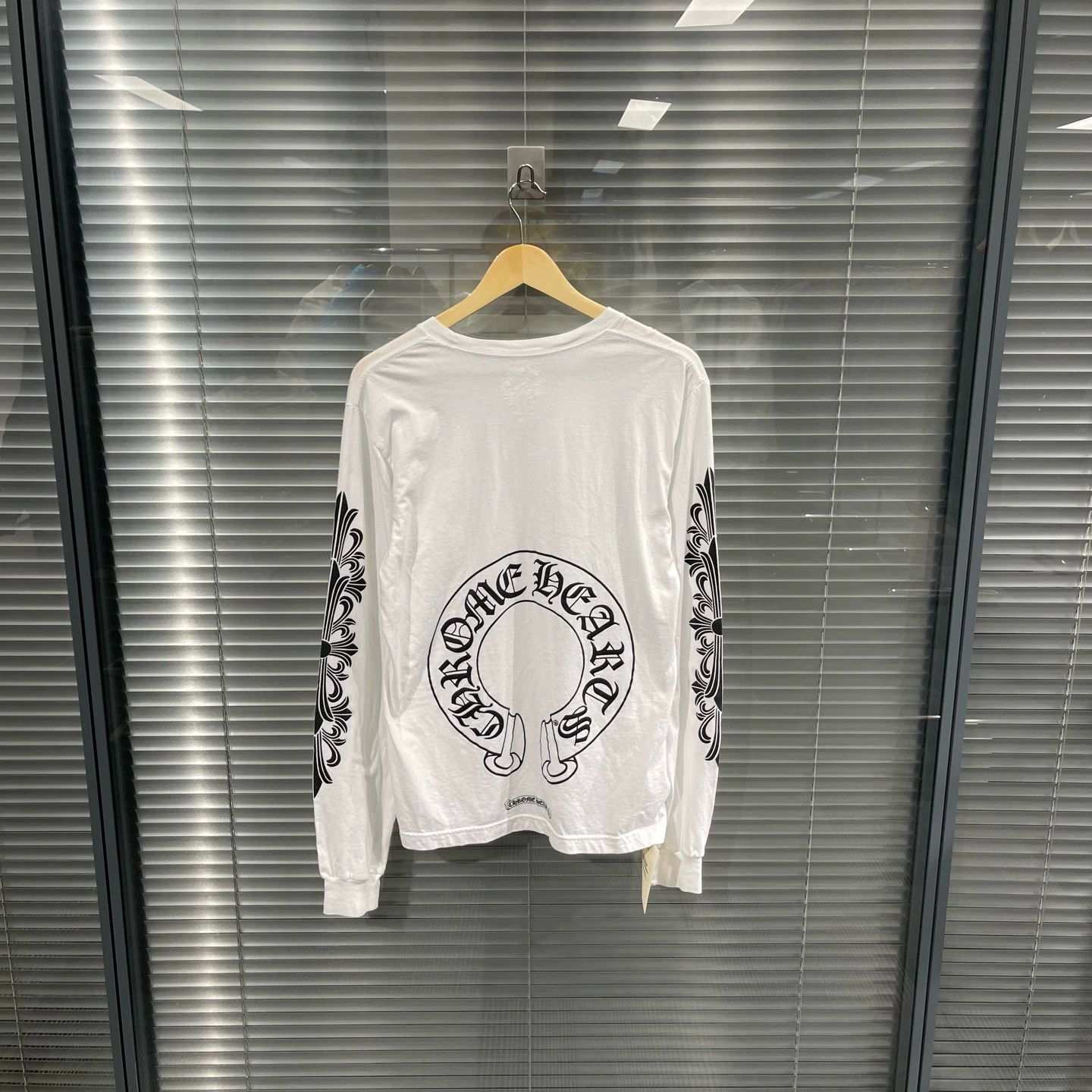 Chrome Hearts Chrome Hearts White Floral Arm Cross LS T-Shirt M Size US M / EU 48-50 / 2 - 2 Thumbnail