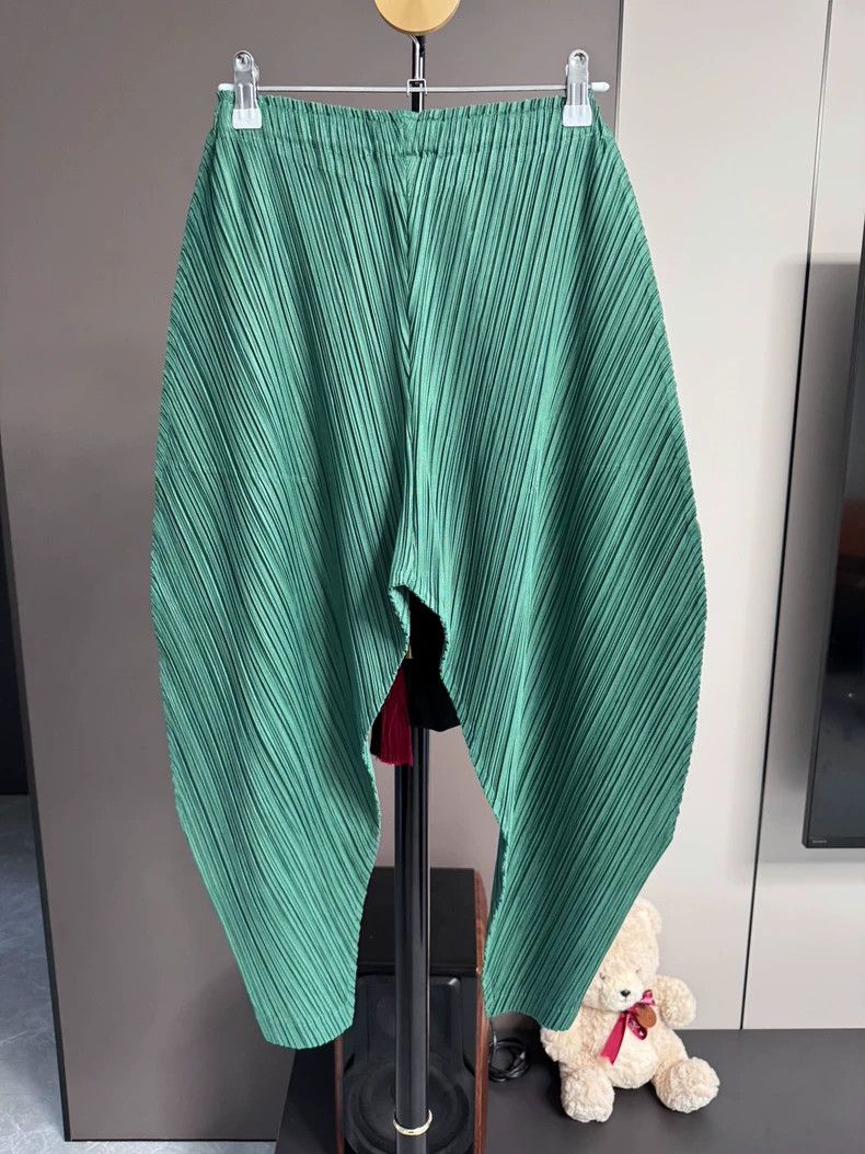 Issey Miyake Issey Miyake size:3 Dark green special-shaped balloon pant Size 22" - 2 Thumbnail