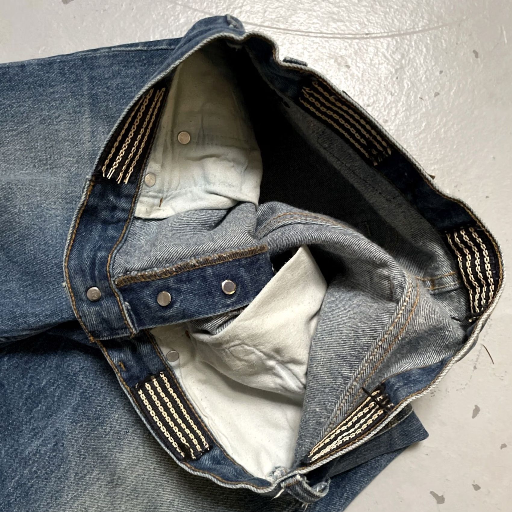 Levi's VINTAGE Levi’s 501 Jeans Denim Medium Blue 34x30 Made USA 90s 34x30 Mens Leather? No. Size US 34 / EU 50 - 6 Thumbnail