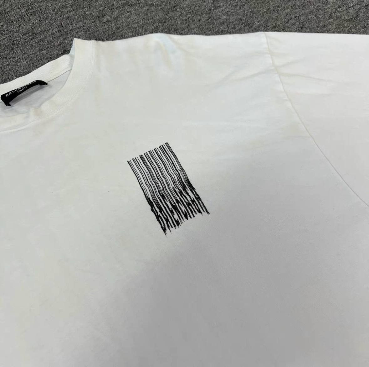 Balenciaga Balenciaga Barcode White T-Shirt Size US S / EU 44-46 / 1 - 4 Thumbnail