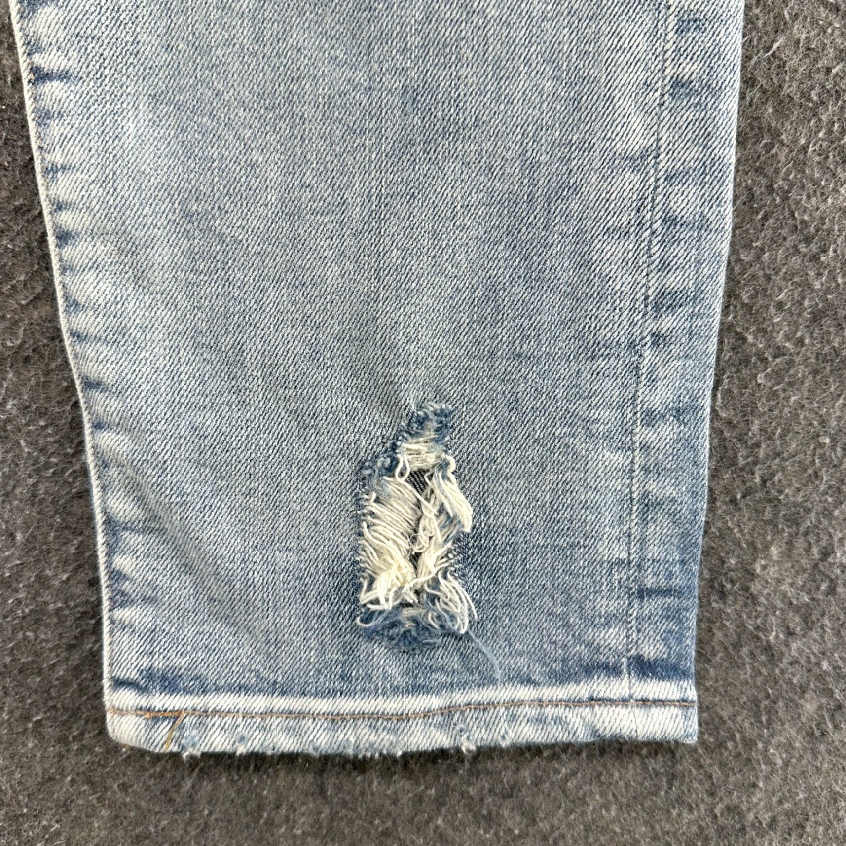 Levi's Levi's 512 Jeans Slim Tapered Light Wash 31x32 Blue Men Regular Denim Cotton Blend Distressed 5-Pocket Jeans Mens Sl… Size US 31 - 7 Thumbnail