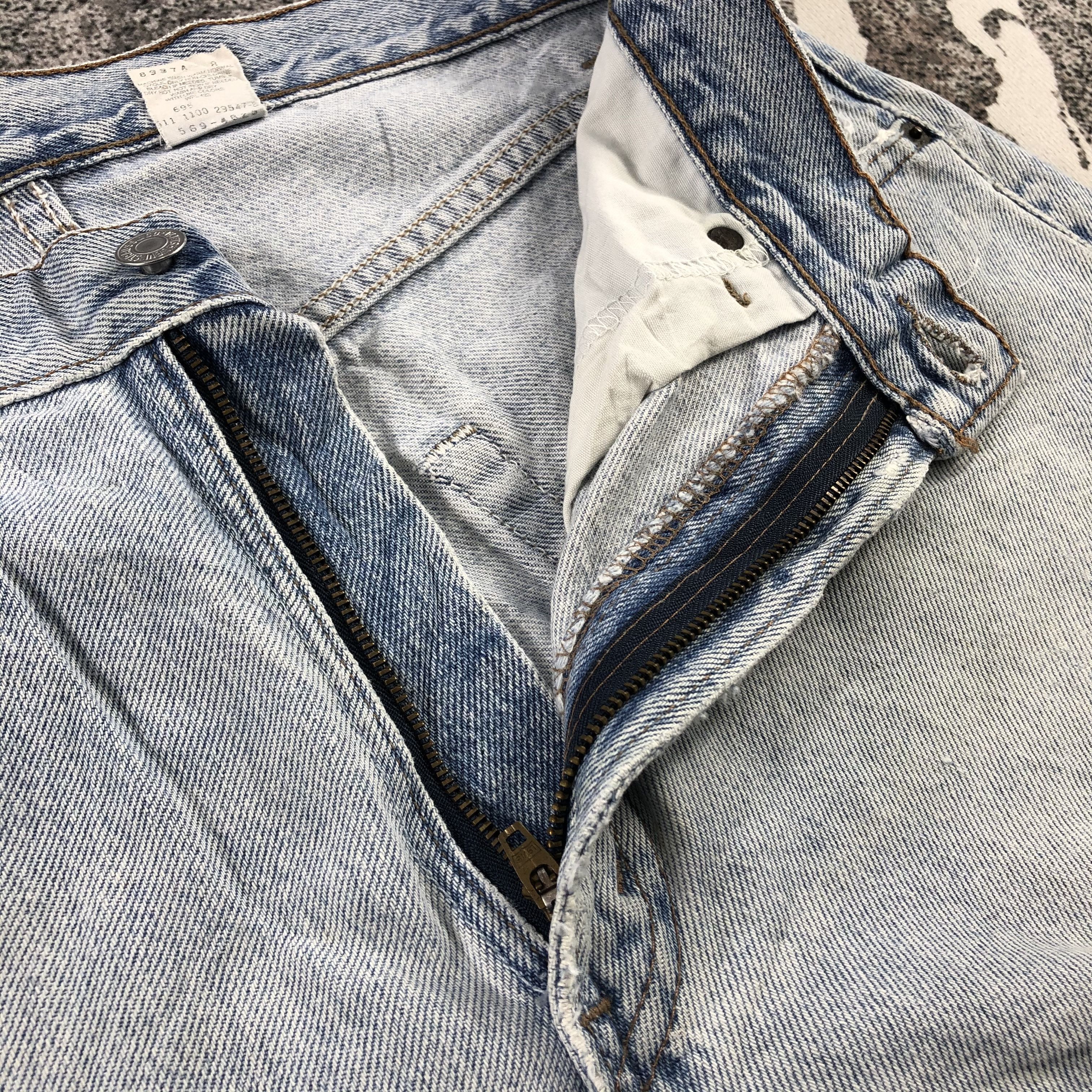 Levi's Vintage Levis 569 Jeans Distress Light wash Denim KJ907 Size US 32 / EU 48 - 14 Thumbnail