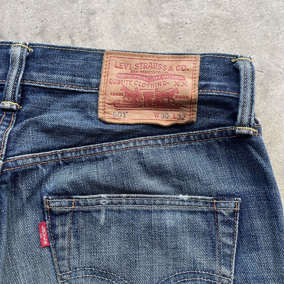 Levi's Vintage Clothing W31 Levi’s 501 Faded Jeans Distressed Fly Button Denim Pants Size US 31 - 9 Thumbnail