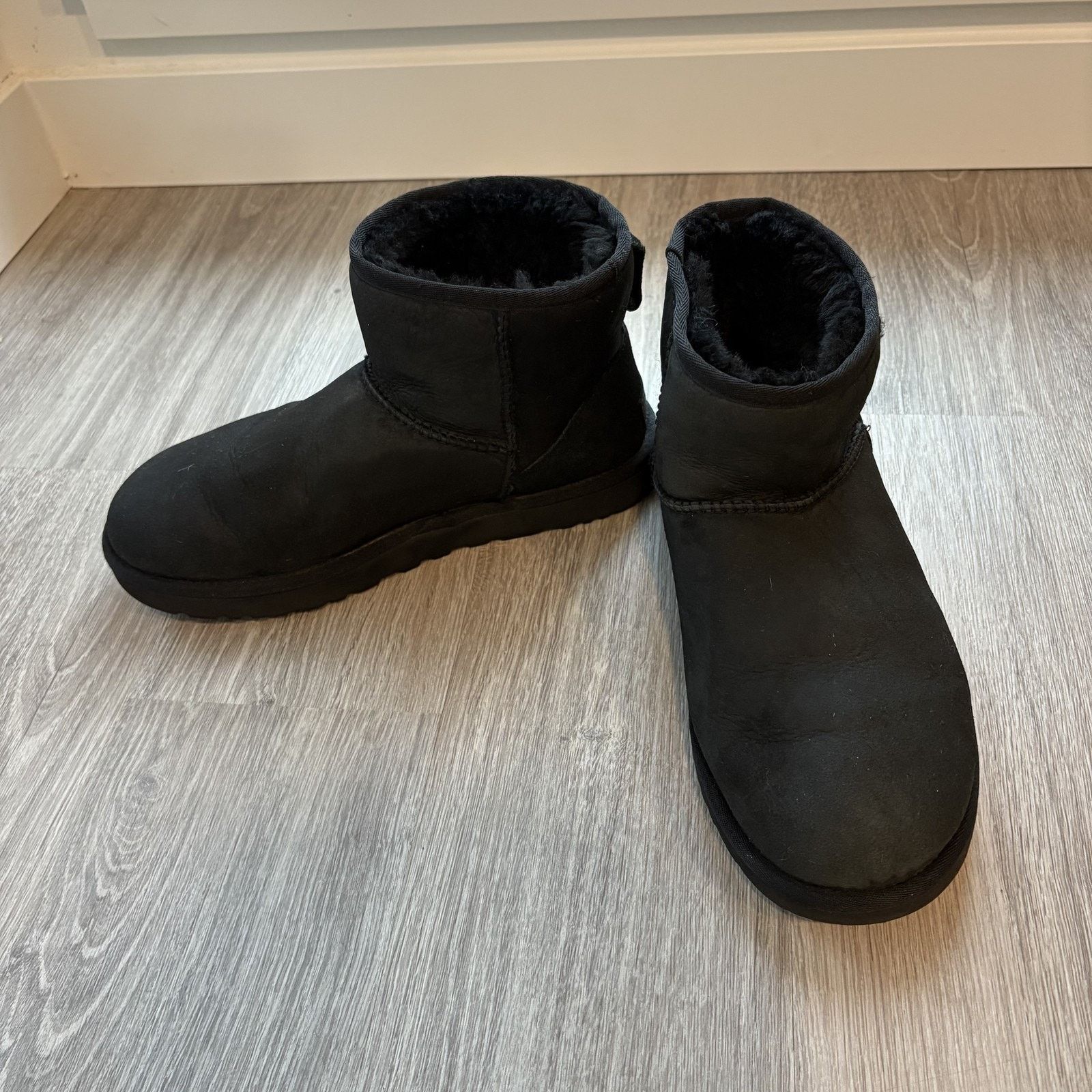 Ugg UGG Women’s Classic Mini II Boot Black Suede Cozy Size 9 Size US 9 / IT 39 - 2 Thumbnail