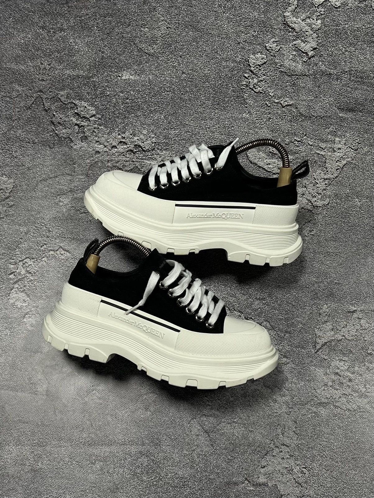 Alexander McQueen × Designer ALEXANDER MCQUEEN Tread Slick Lace Up Sneakers Size 38 Size US 8 / IT 38 - 4 Thumbnail