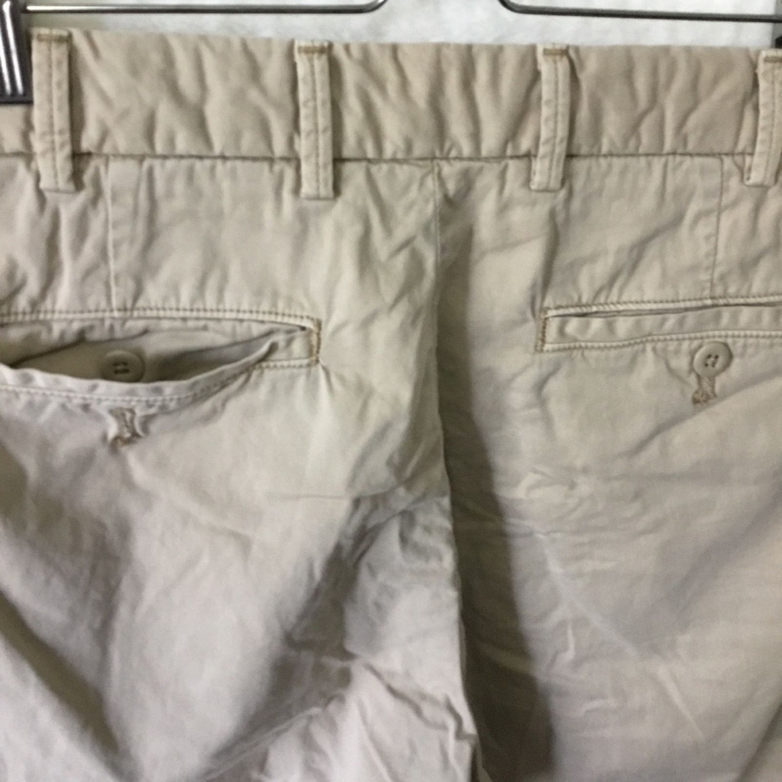 Uniqlo Uniqlo Men’s Beige Flat Front Shorts in Khaki Size US 28 / EU 44 - 8 Thumbnail