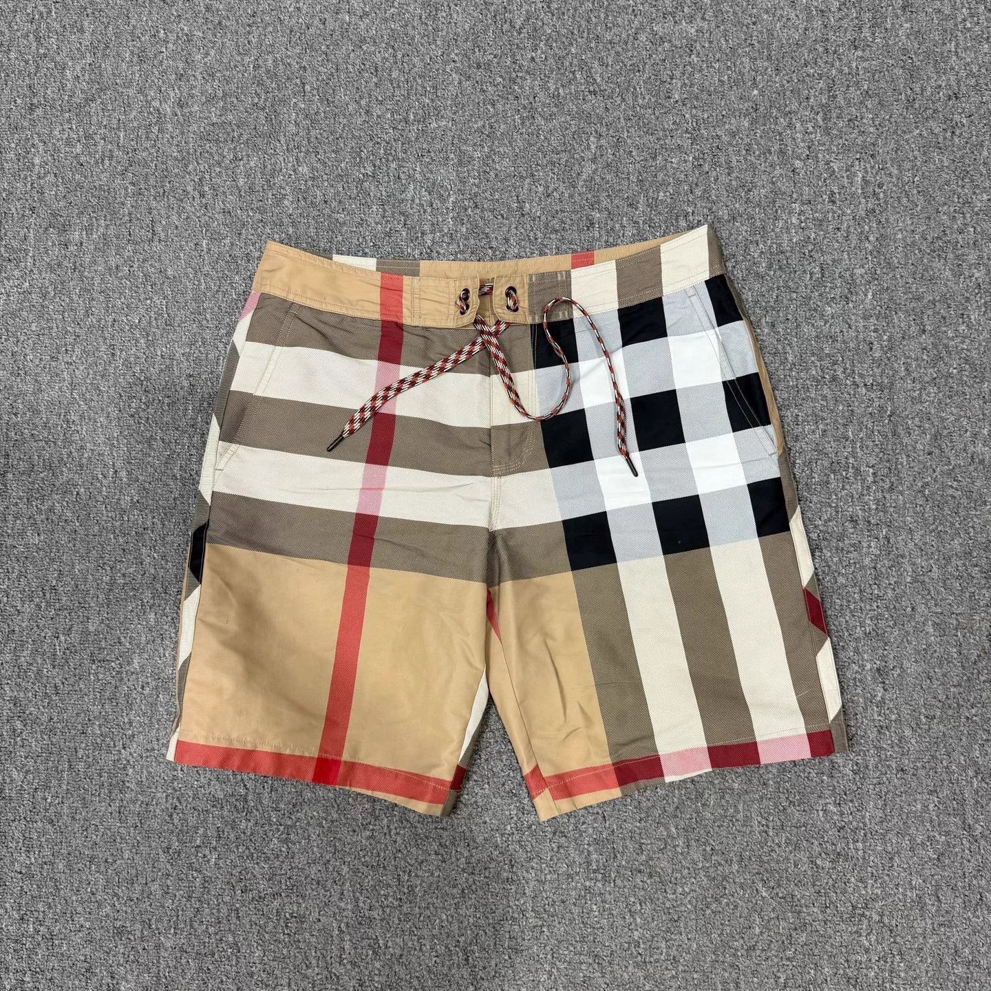 Burberry Burberry classic check short M 99 New Size US 33 - 1 Thumbnail