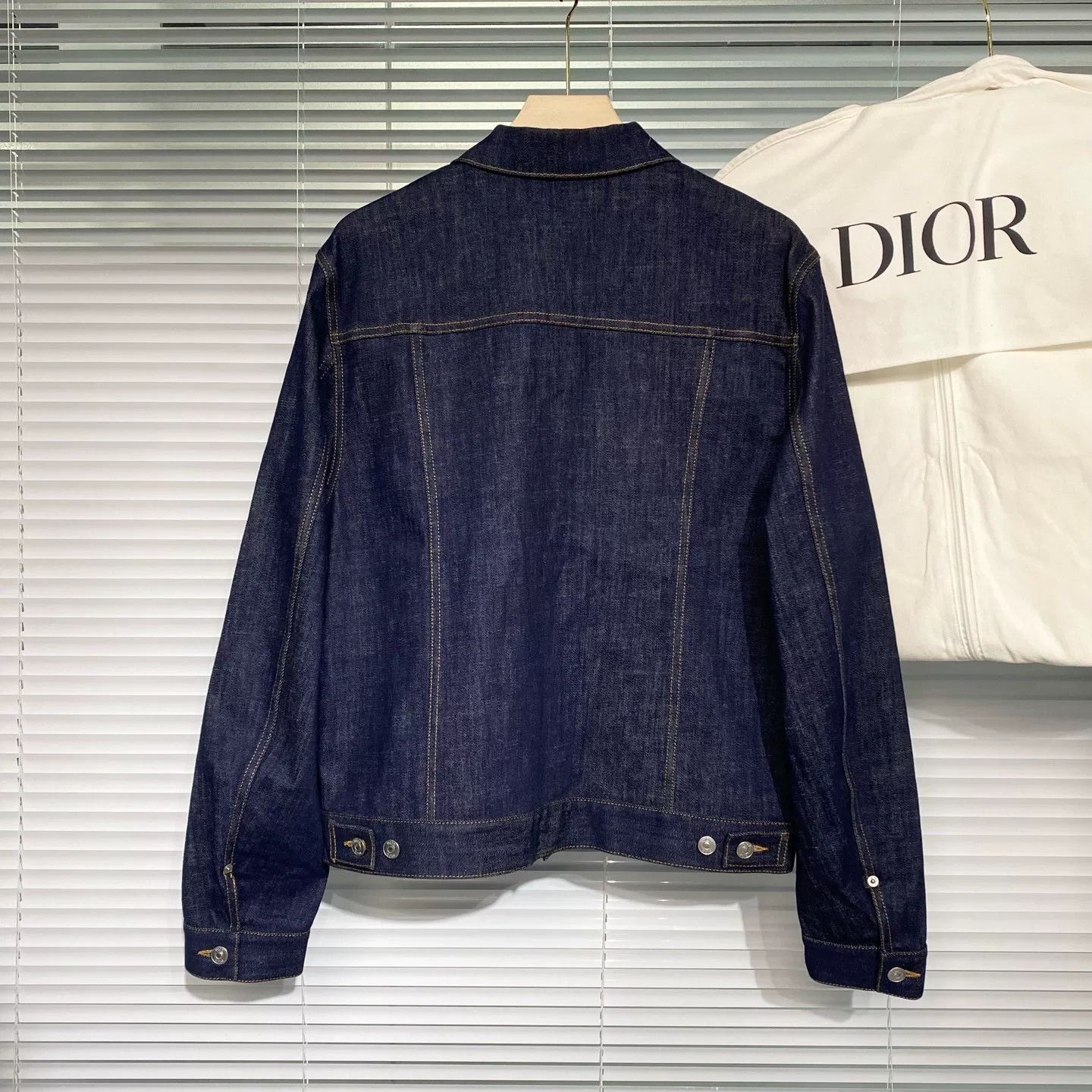 Dior dior denim jacket with embossed lining Size US XXL / EU 58 / 5 - 2 Thumbnail