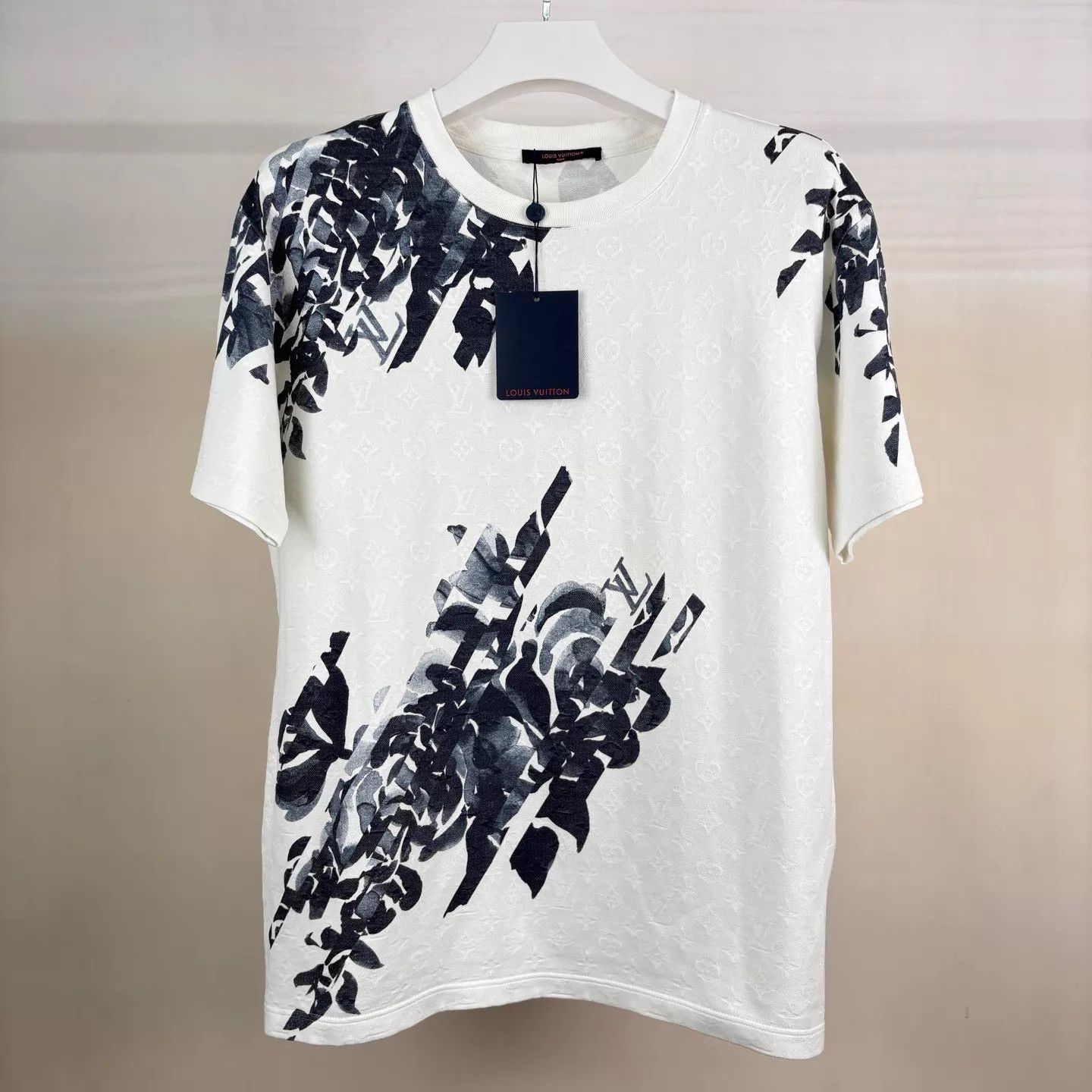 Louis Vuitton LV White Floral Embroidered Short Sleeve T-shirt L Italian Size US L / EU 52-54 / 3 - 1 Thumbnail