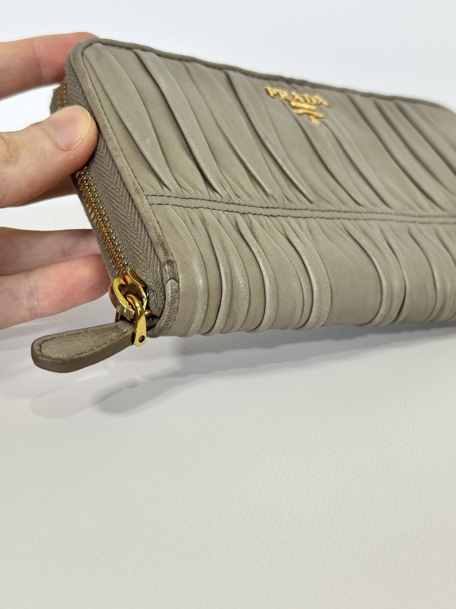 Prada Prada Long Wallet Nappa Gaufre Beige Leather Vintage Size ONE SIZE - 6 Thumbnail