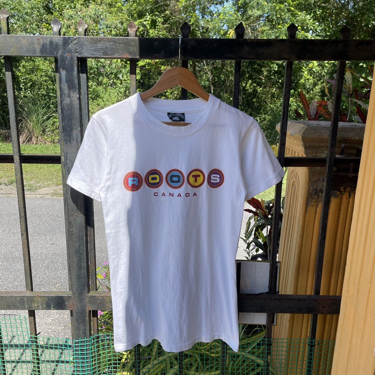 Roots × Vintage 🔥Vintage 90s Roots Canada Big Spellout Top Fashion Tee Size US S / EU 44-46 / 1 - 1 Thumbnail