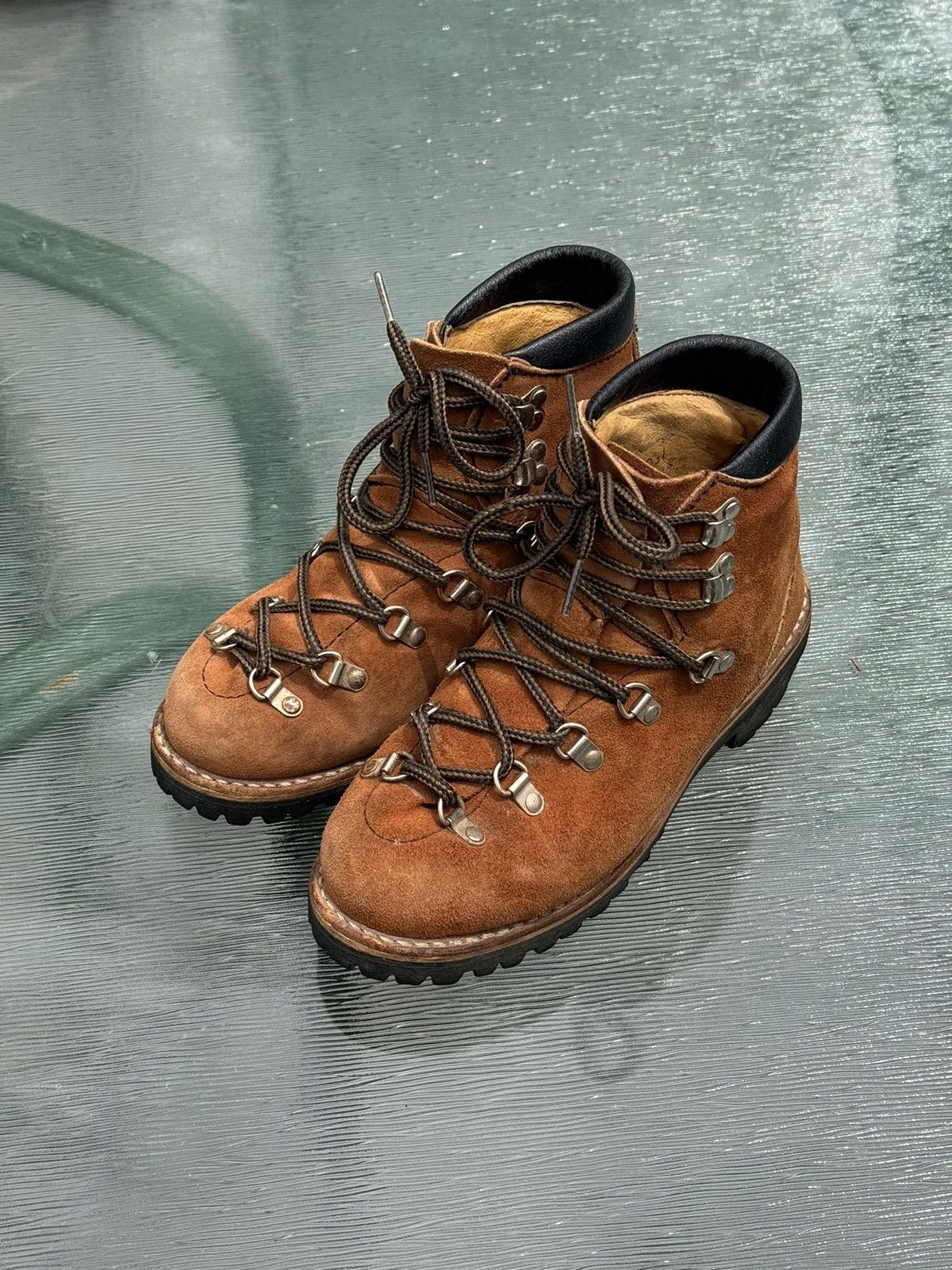 Vintage 70's Women's Suede Hiking Boots in Great Condition Size US 5.5 / IT 35.5 - 1 Thumbnail