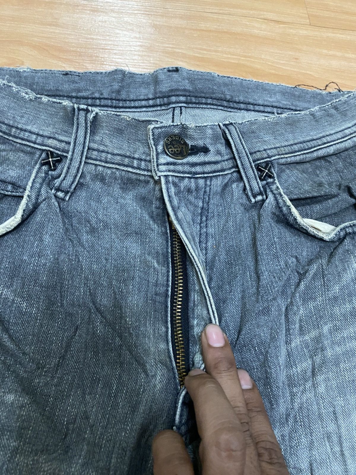 Lee × Vintage Vintage lee rider black faded distressed denim Size US 33 - 7 Thumbnail