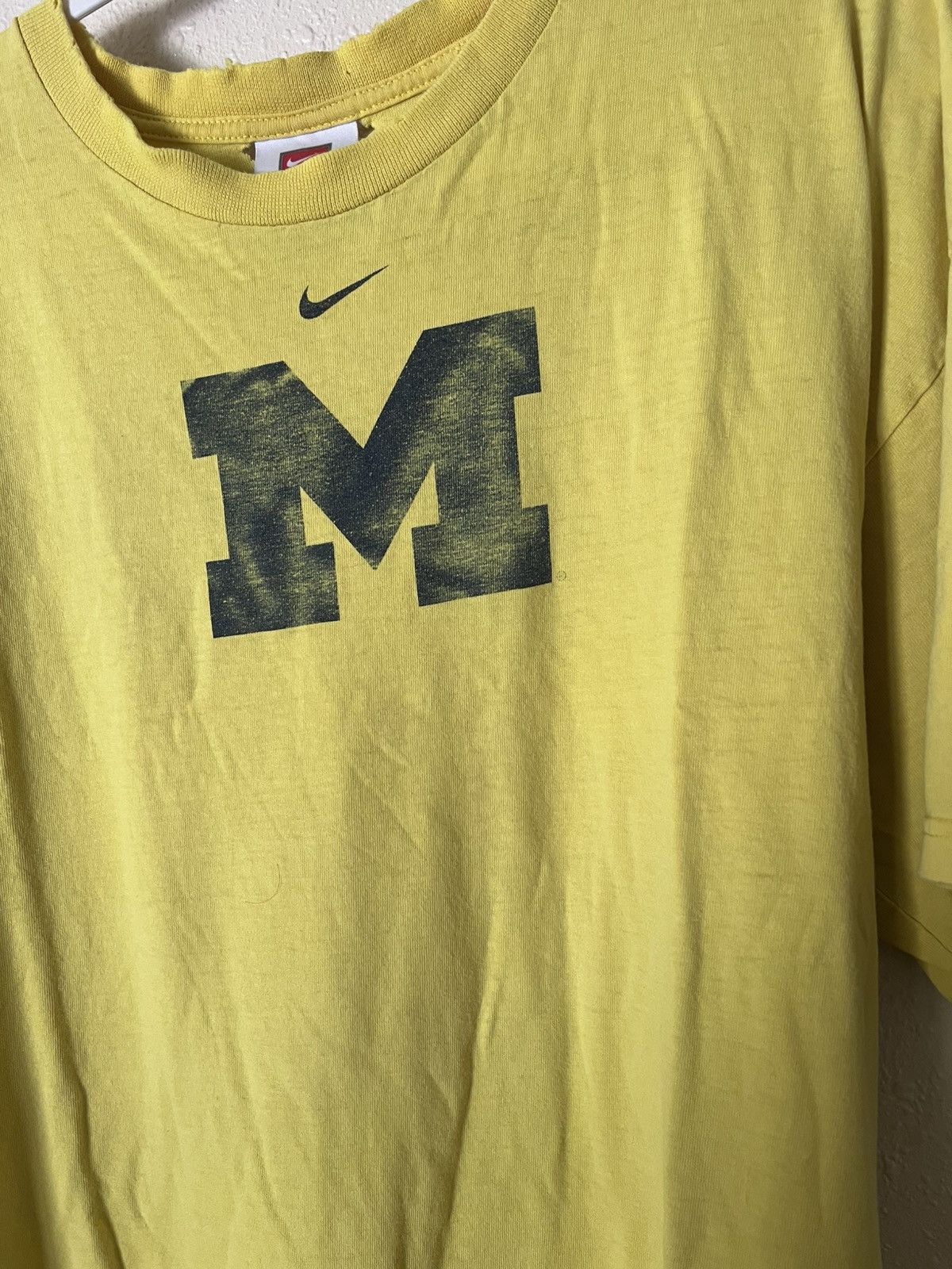 Nike Vtg Nike Center Swoosh Michigan T-Shirt Size US XL / EU 56 / 4 - 1 Thumbnail