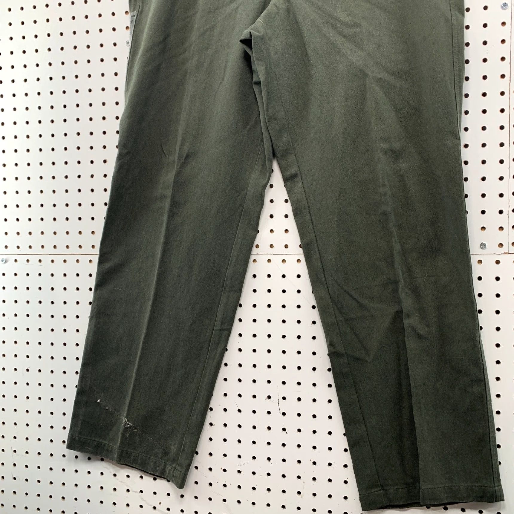 Dockers VINTAGE Dockers Chino Pants Mens 36x32 Green Classic Fit Flat Front NWT Size US 36 / EU 52 - 4 Thumbnail