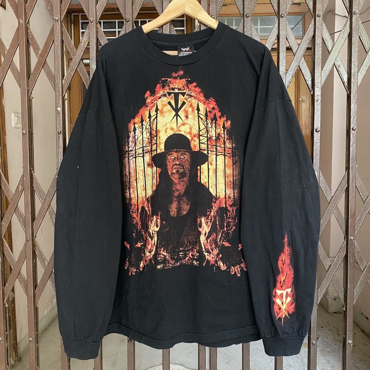 WWE Vintage WWE Undertaker "Hell's Gate" graphic T-shirt Size US XXL / EU 58 / 5 - 1 Thumbnail
