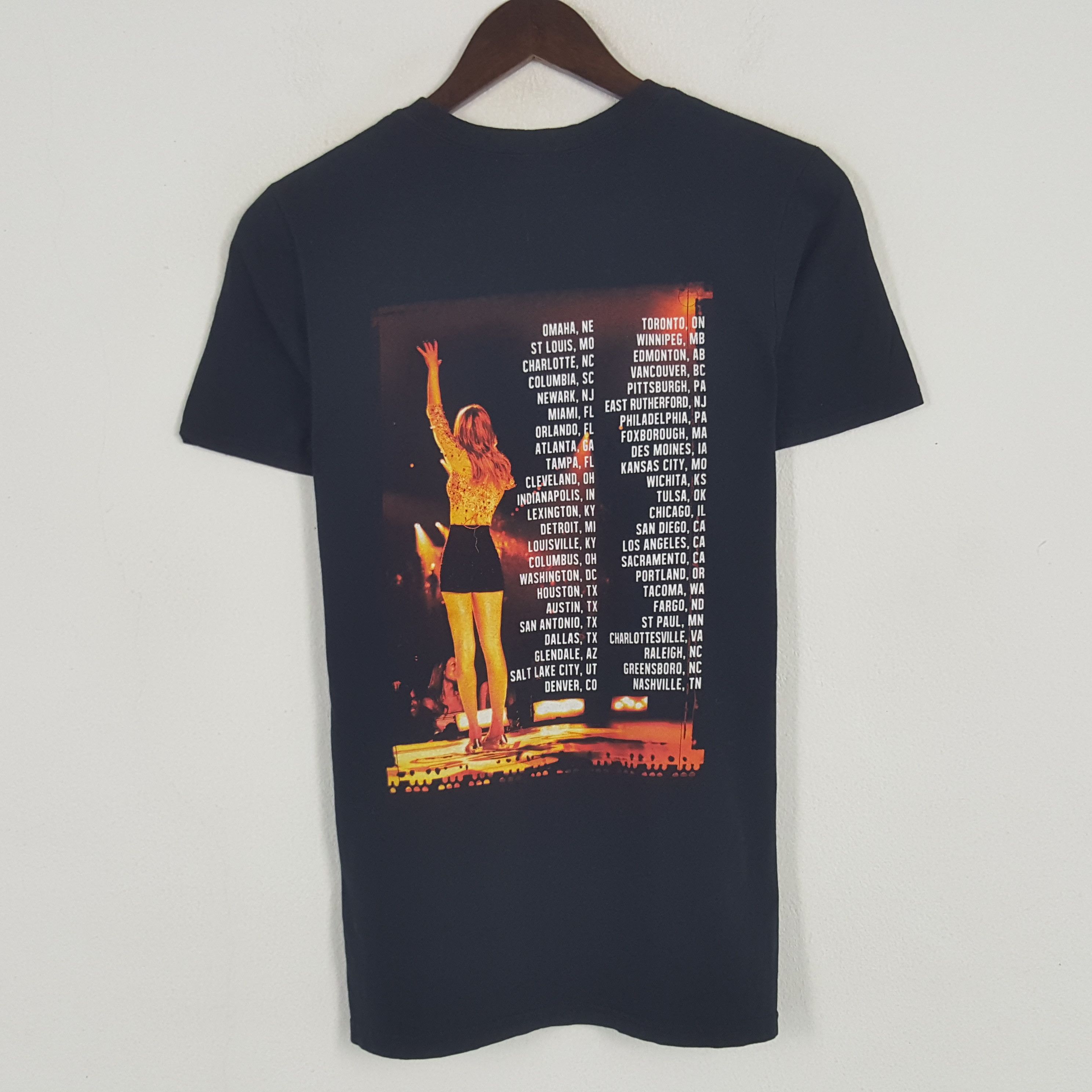 Band Tees × Vintage Vintage Taylor Swift Red Tour Tshirt Size US S / EU 44-46 / 1 - 3 Thumbnail