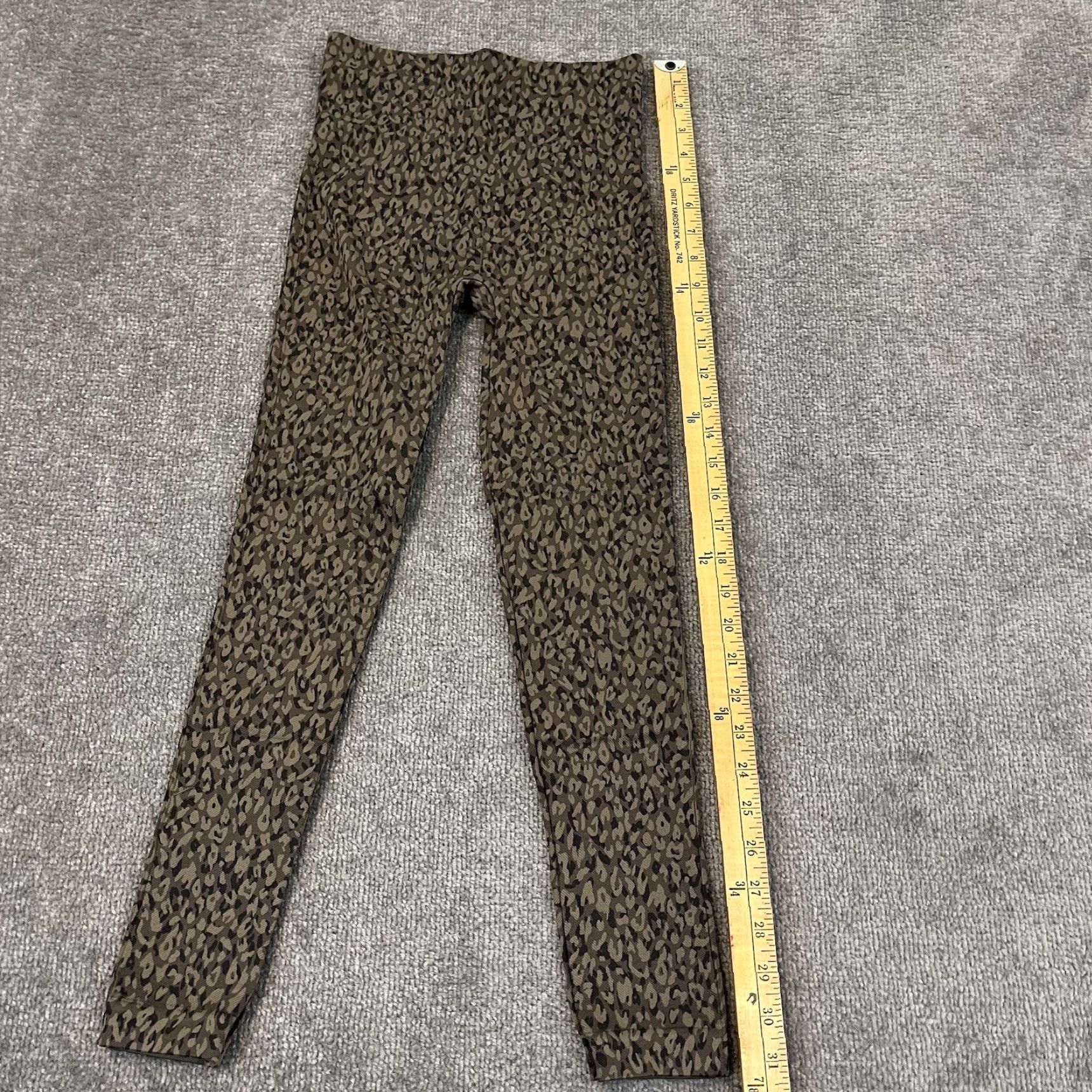 Spanx SPANX Leggings Women Small Look at Me Now Capris Leopard Print Yoga Gym Capris Size 40" / US 18 - 5 Thumbnail