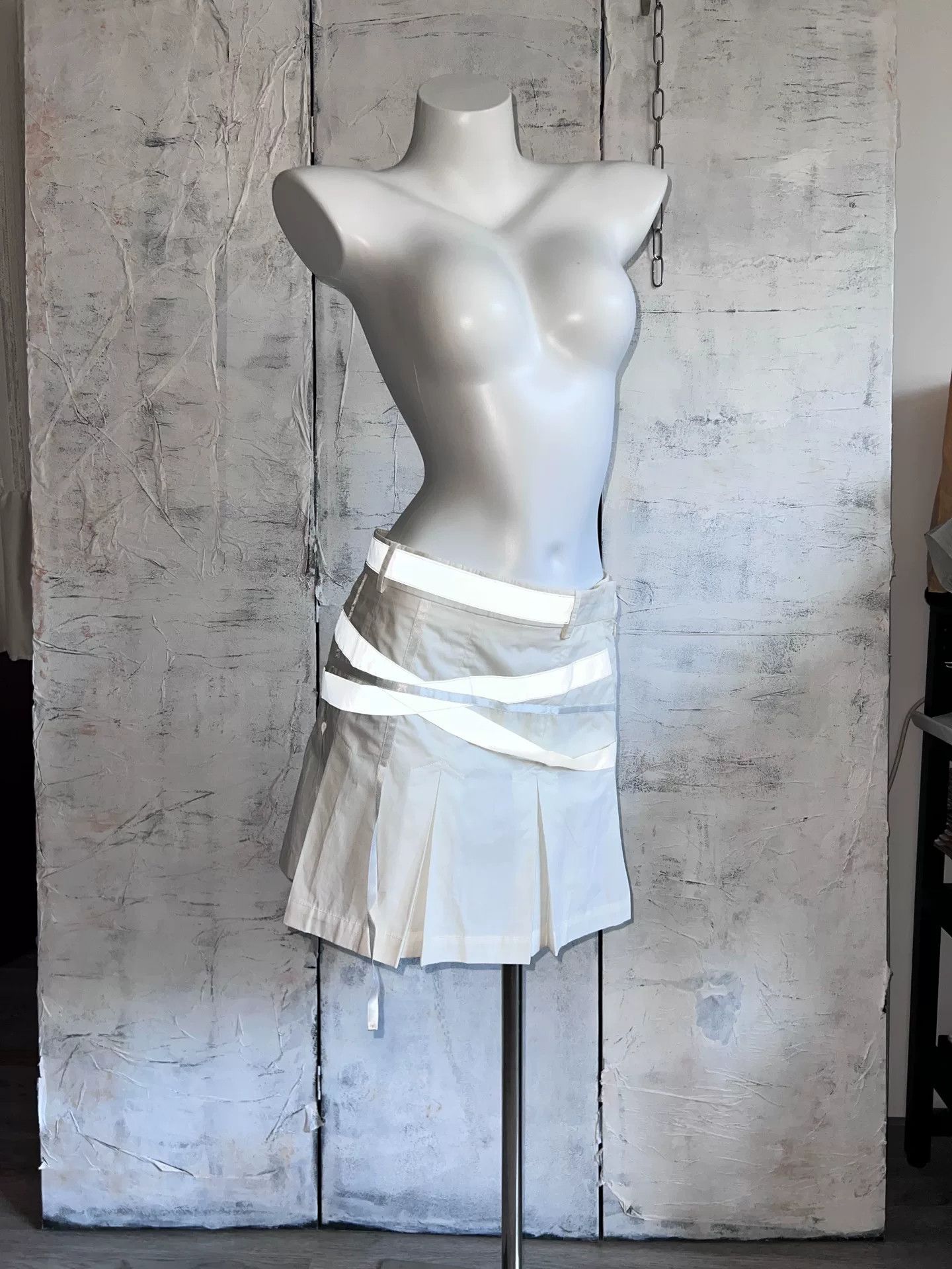 Other PAOLAFRANI White Y2K Pleated Mini Skirt Size 42" / US 20 - 1 Thumbnail