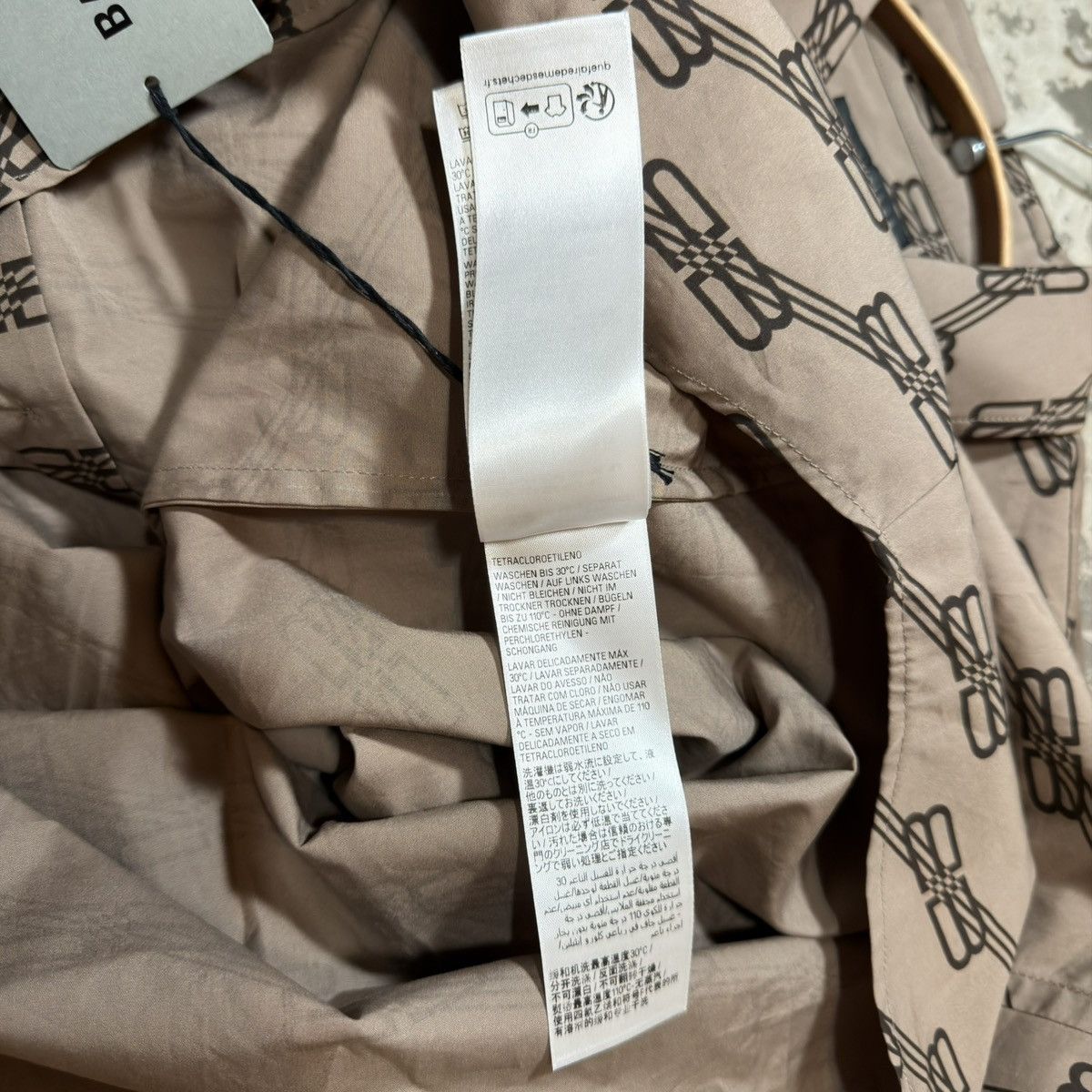 Balenciaga NWT oversized monogram button up shirt Size US S / EU 44-46 / 1 - 6 Thumbnail