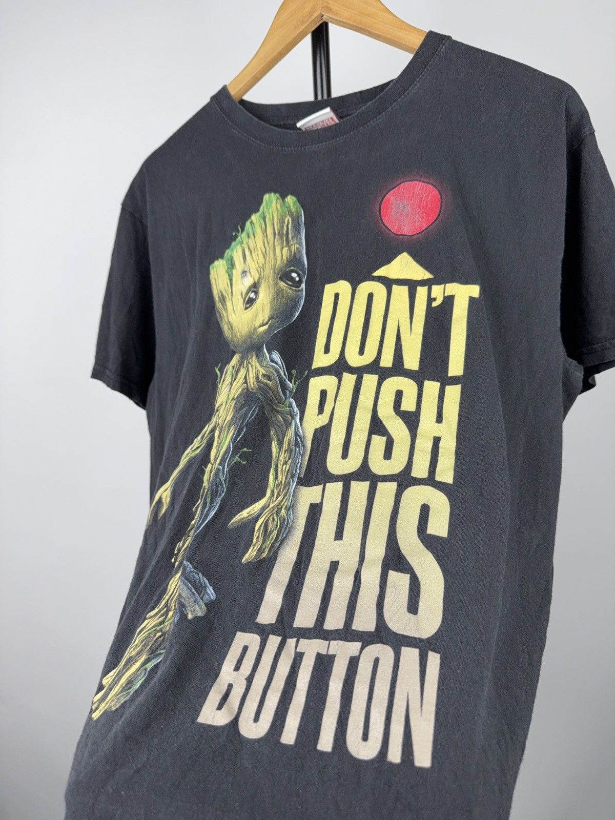 Marvel Comics 00s Marvel Groot “Don’t Push This Button” Graphic T-Shirt Size US L / EU 52-54 / 3 - 3 Thumbnail