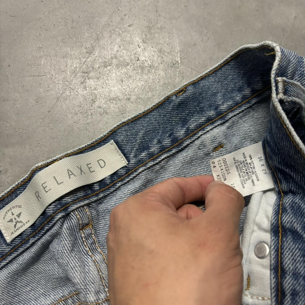 Japanese Brand × Vintage Crazy Vintage Y2K/2000s Medium Wash Essential Denim Jeans! Size US 34 / EU 50 - 8 Thumbnail