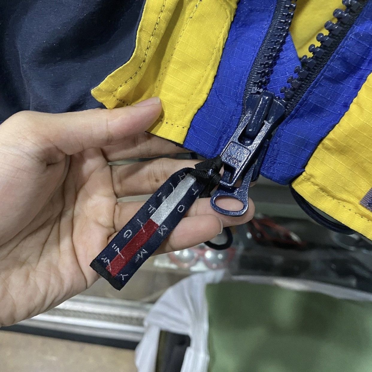 Tommy Hilfiger Vintage 90s Tommy Hilfiger Sailing Gear Hooded Jacket Size US L / EU 52-54 / 3 - 13 Thumbnail