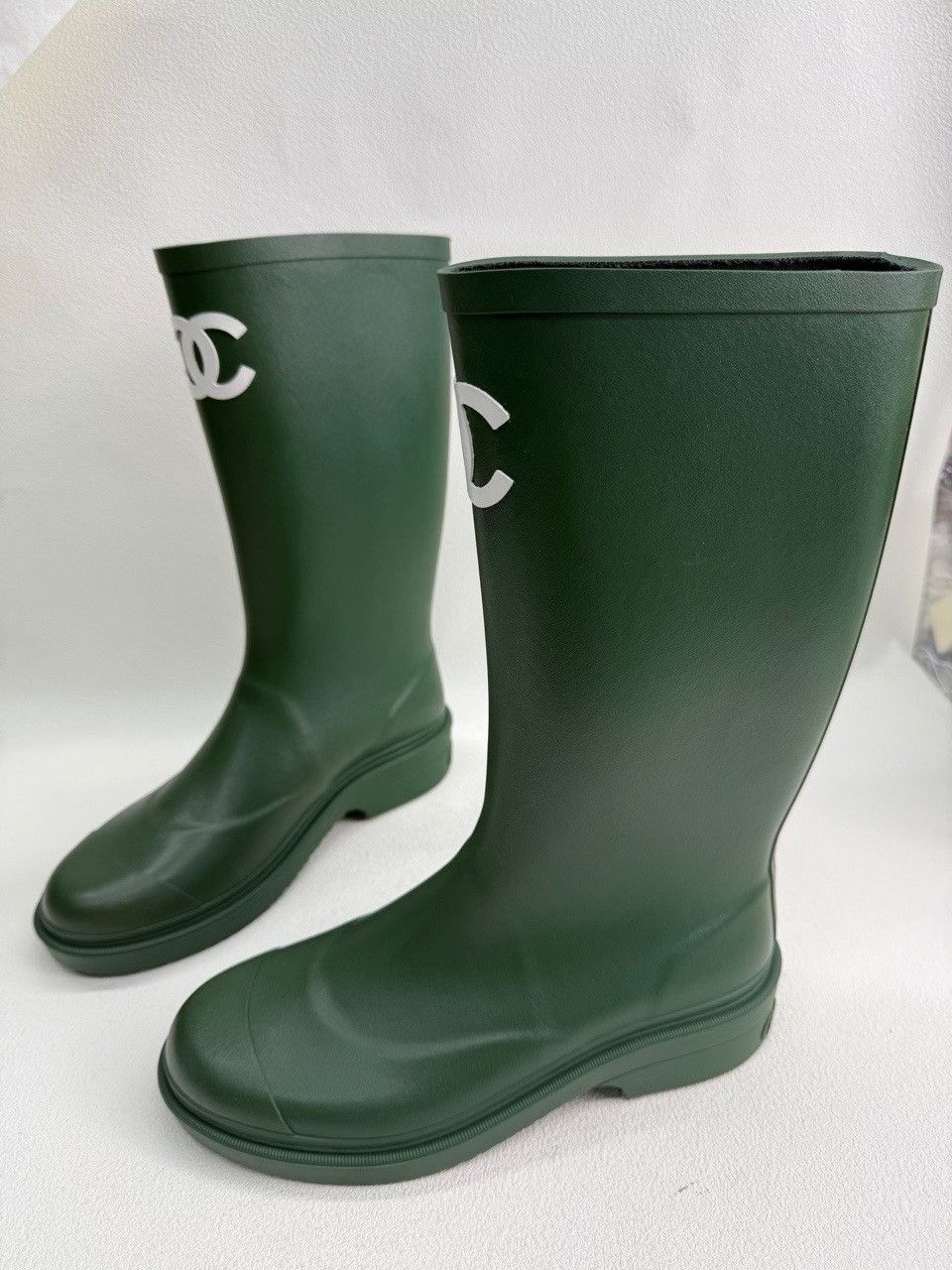 Chanel Chanel Green Lowtop Sneakers us_7-5 Women Size US 7.5 / IT 37.5 - 1 Thumbnail
