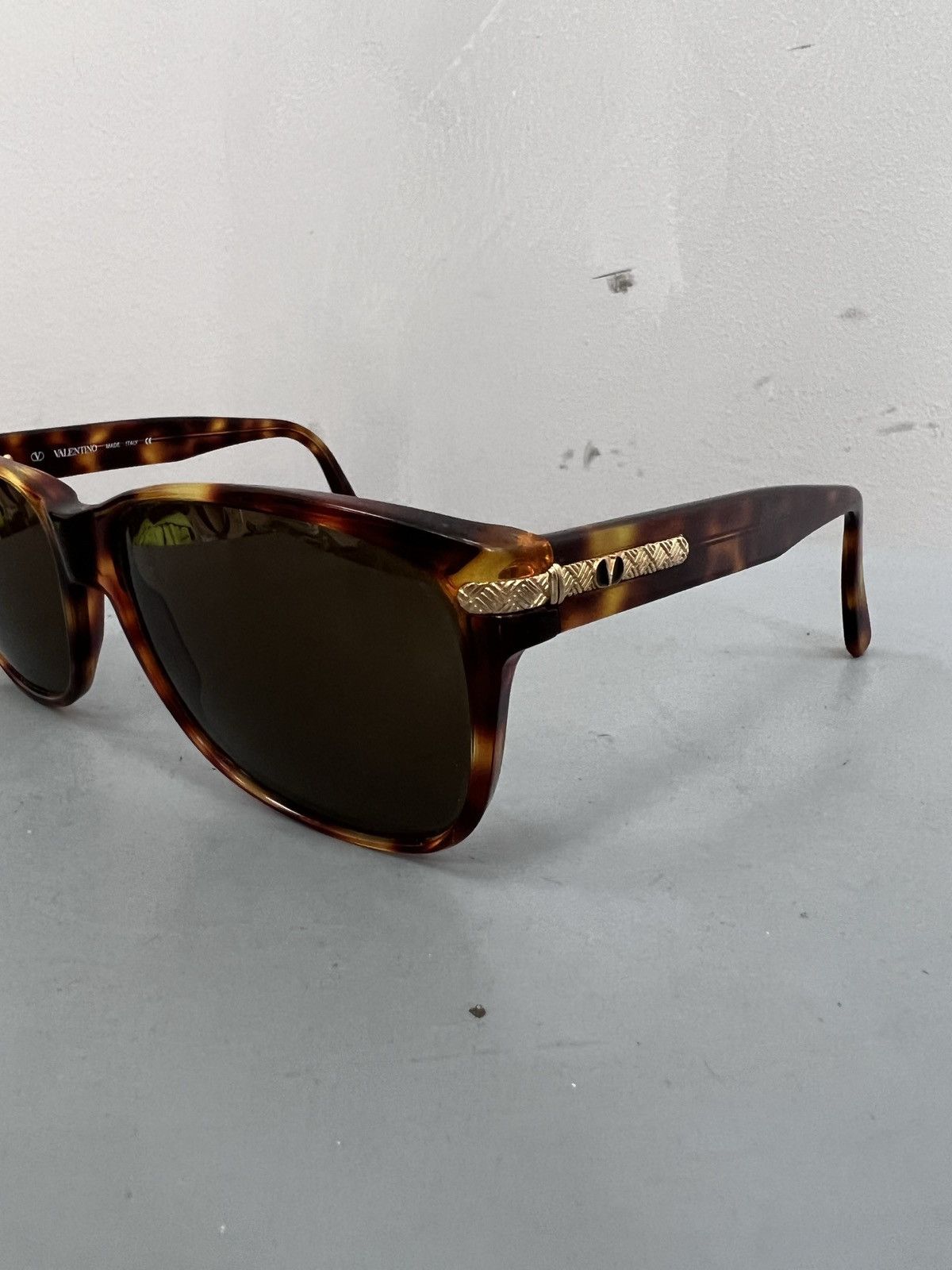 Valentino VINTAGE OLD MONEY VALENTINO BROWN SUNGLASSES Size ONE SIZE - 3 Thumbnail