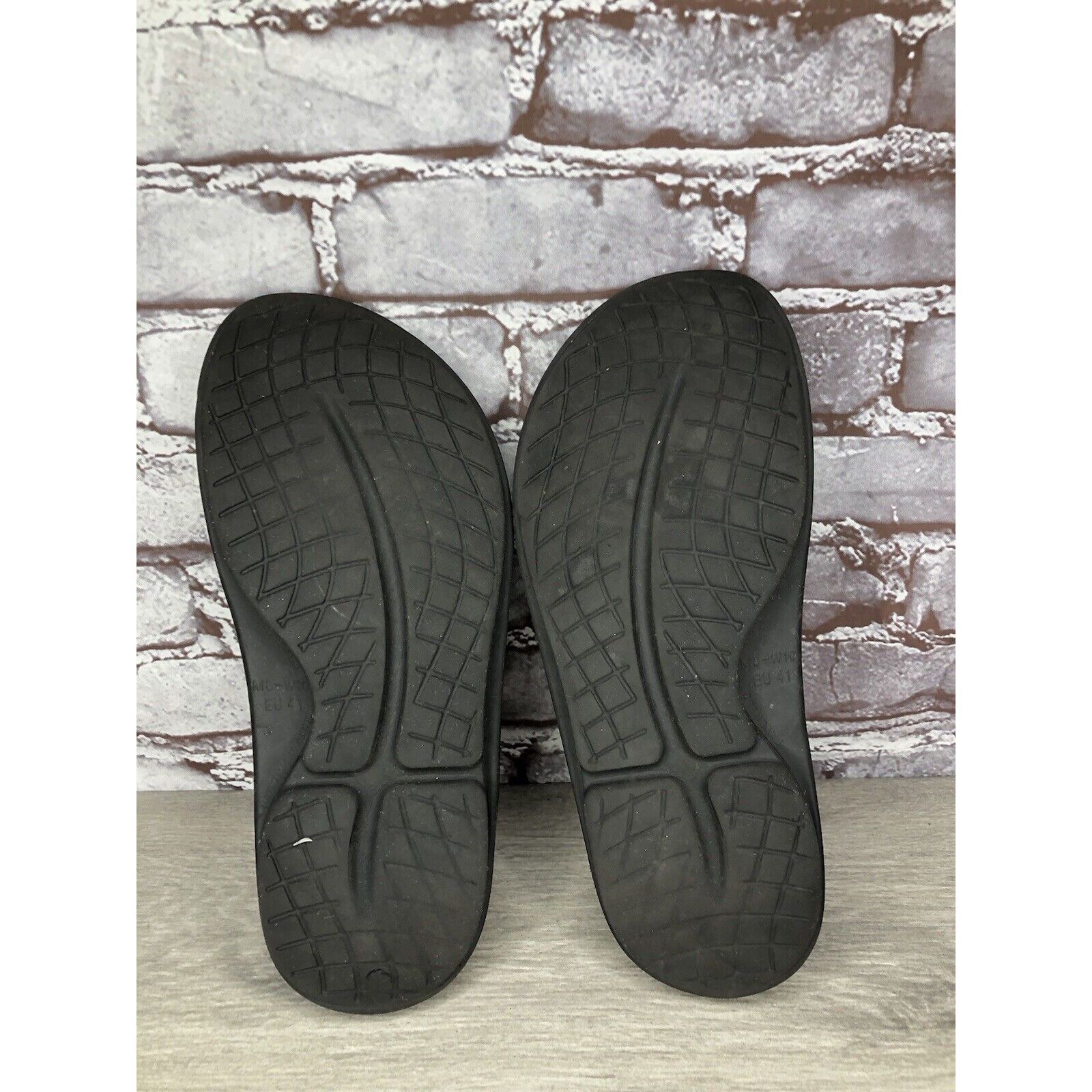 Other OOFOS Black Rubber Lightweight Recovery Slides Sandals Women Size US 10 / IT 40 - 9 Thumbnail