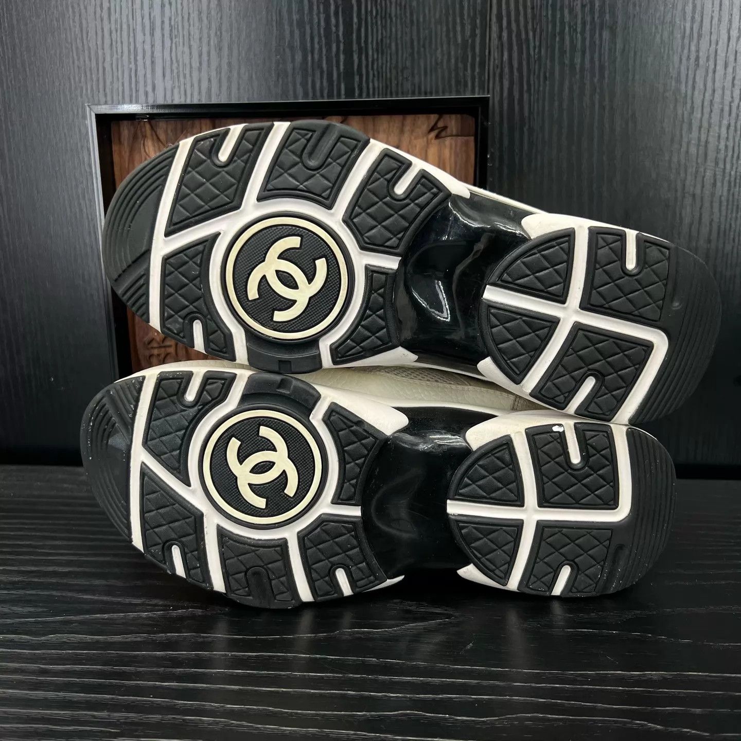 Chanel Chanel 22k Cream & Black 36.5 Size US 6 / IT 36 - 7 Thumbnail
