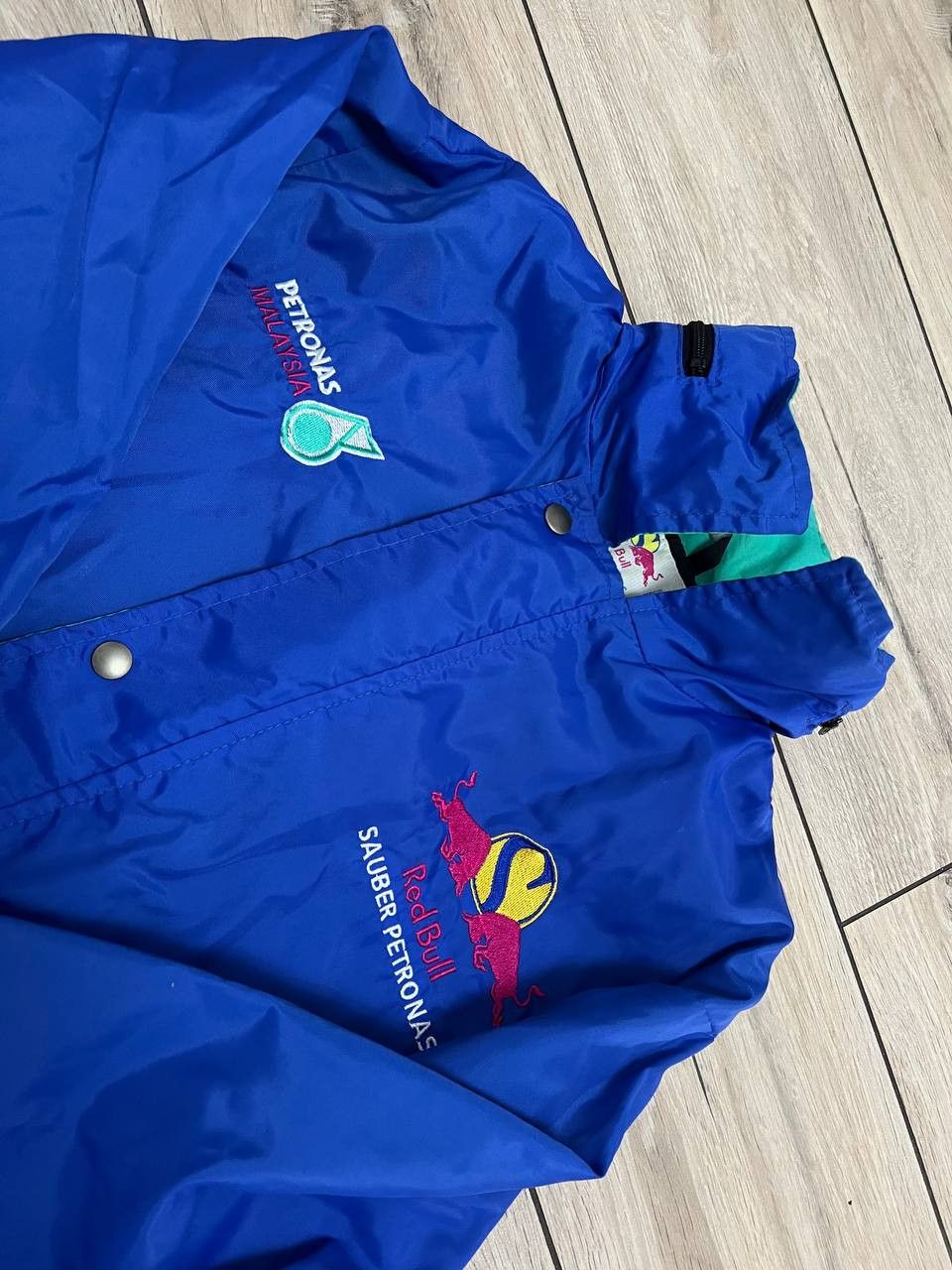 Red Bull Rare Red Bull Sauber Petronas Malaysia Rain Wind Hood Jacket Size US S / EU 44-46 / 1 - 8 Thumbnail