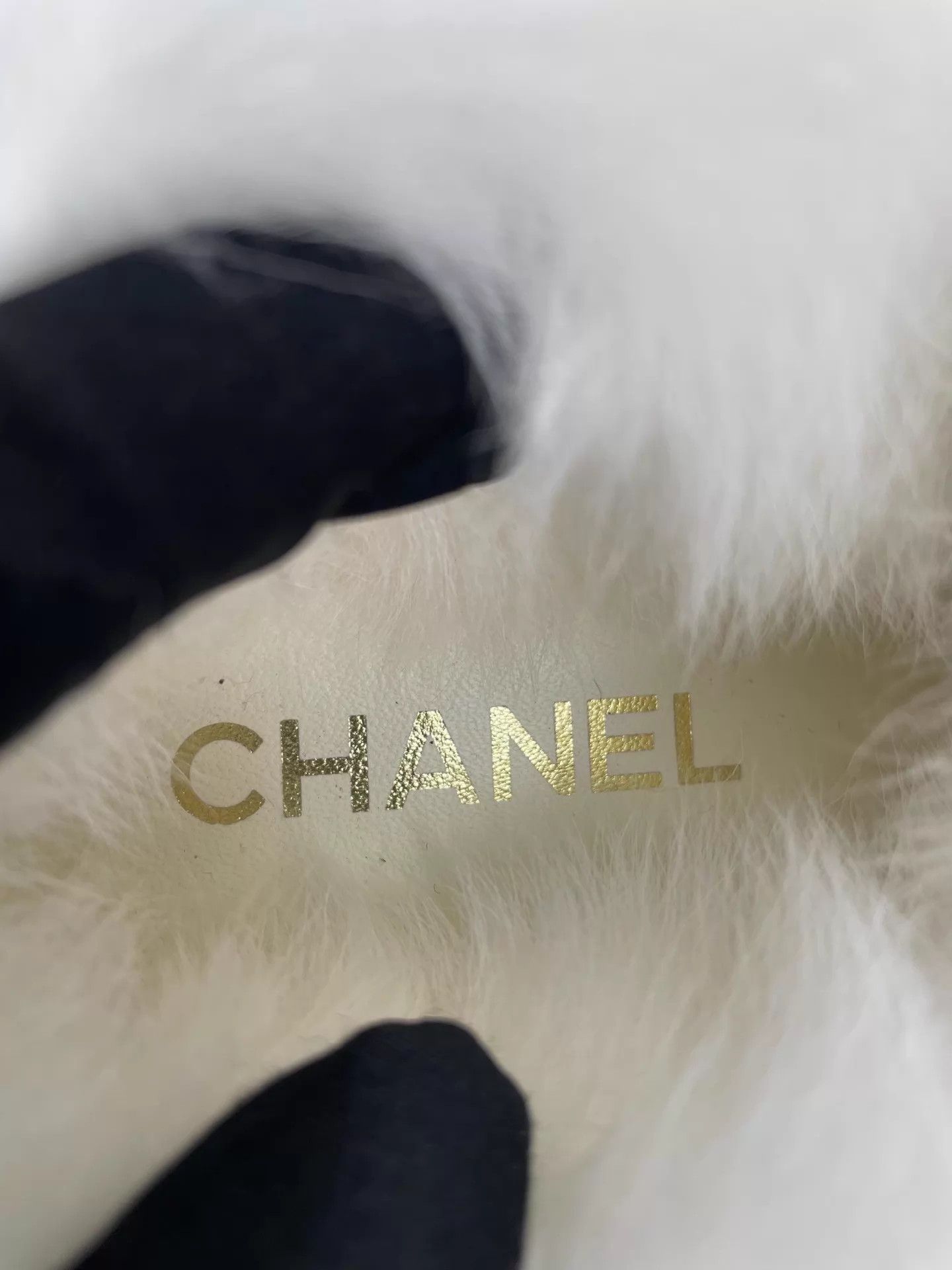 Chanel Chanel 25N Fur Loafer 37.5 Used Size US 7 / IT 37 - 4 Thumbnail