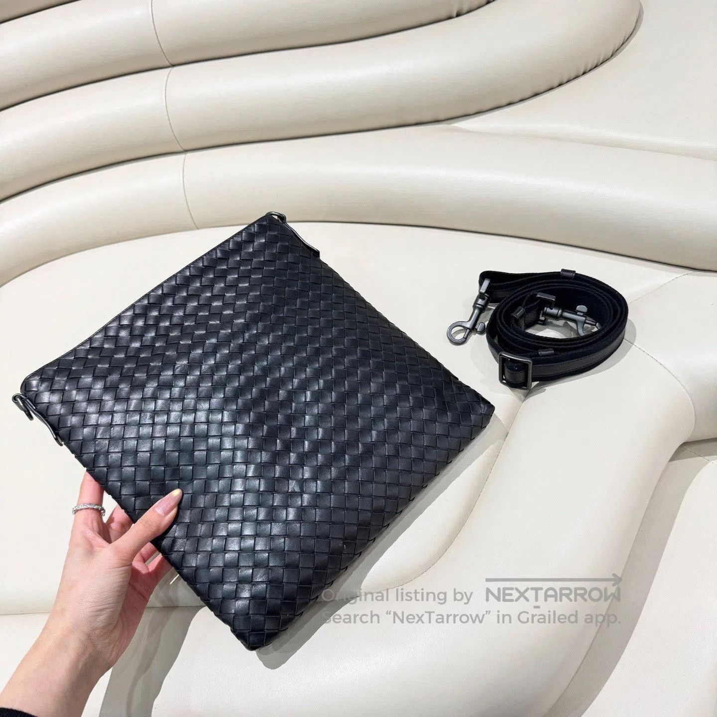Bottega Veneta BV Black Classic Woven Crossbody Bag. Size ONE SIZE - 1 Thumbnail