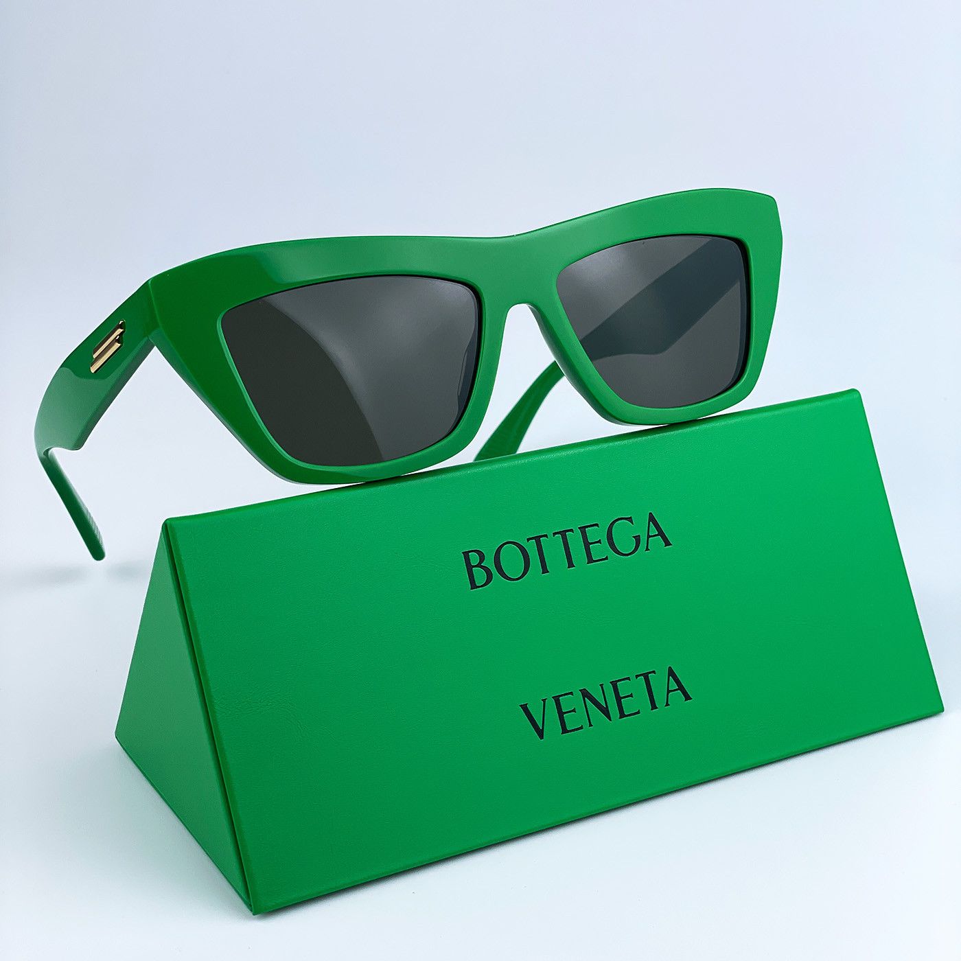 image of New Bottega Veneta Bv1121S 005 Cat Eye Unisex Sunglasses in Green/Grey, Women's