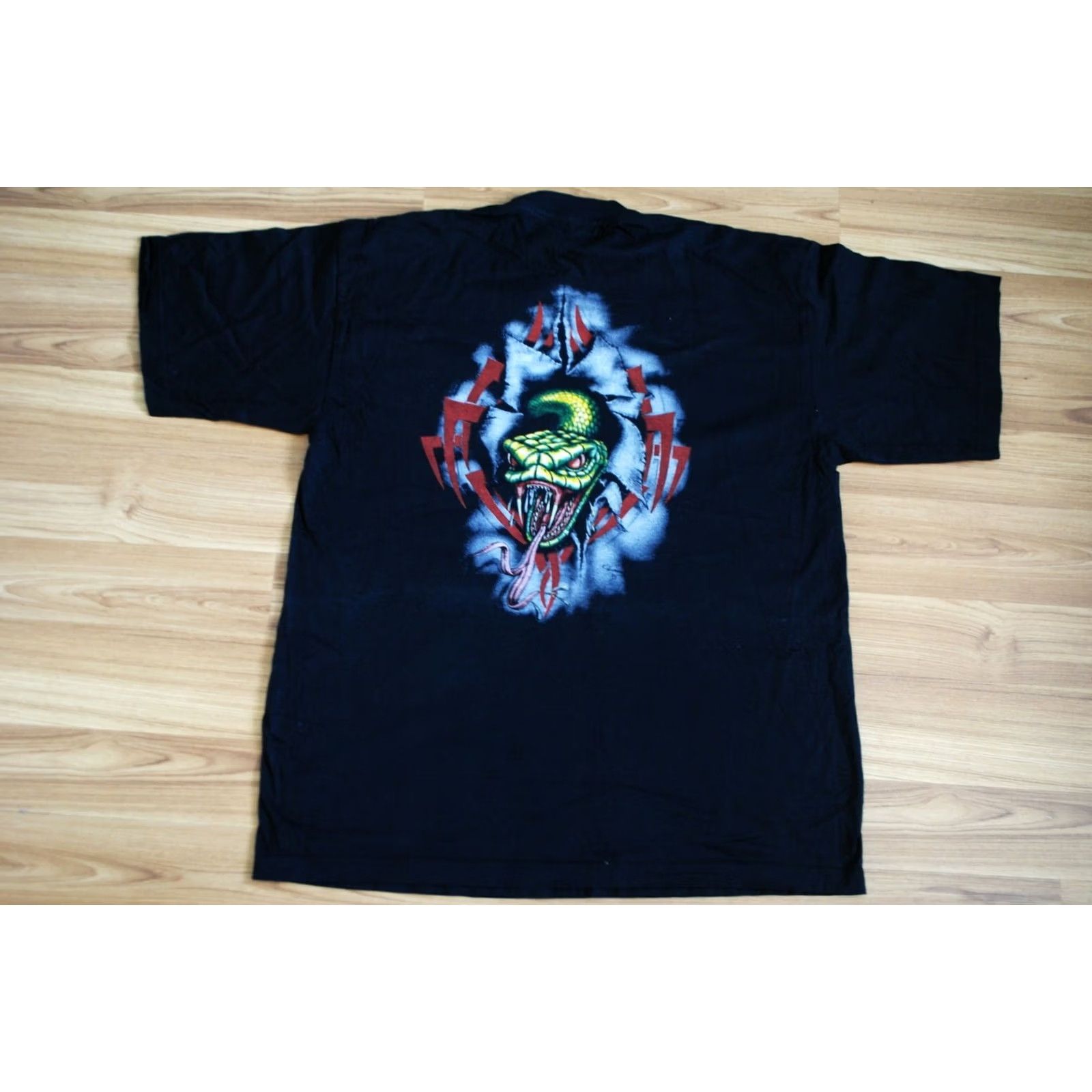Vintage VINTAGE SPIRAL DESIGN T-SHIRT 1995 SKULL AND SNAKE BLACK 100% COTTON XL Mens Size US XL / EU 56 / 4 - 7 Thumbnail