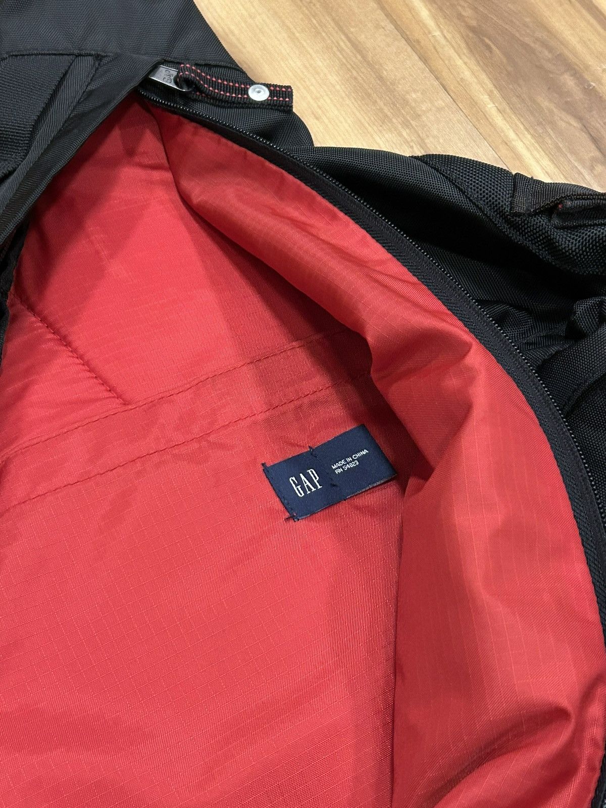Gap Y2K GAP Cross Body Sling Backpack Size ONE SIZE - 4 Thumbnail
