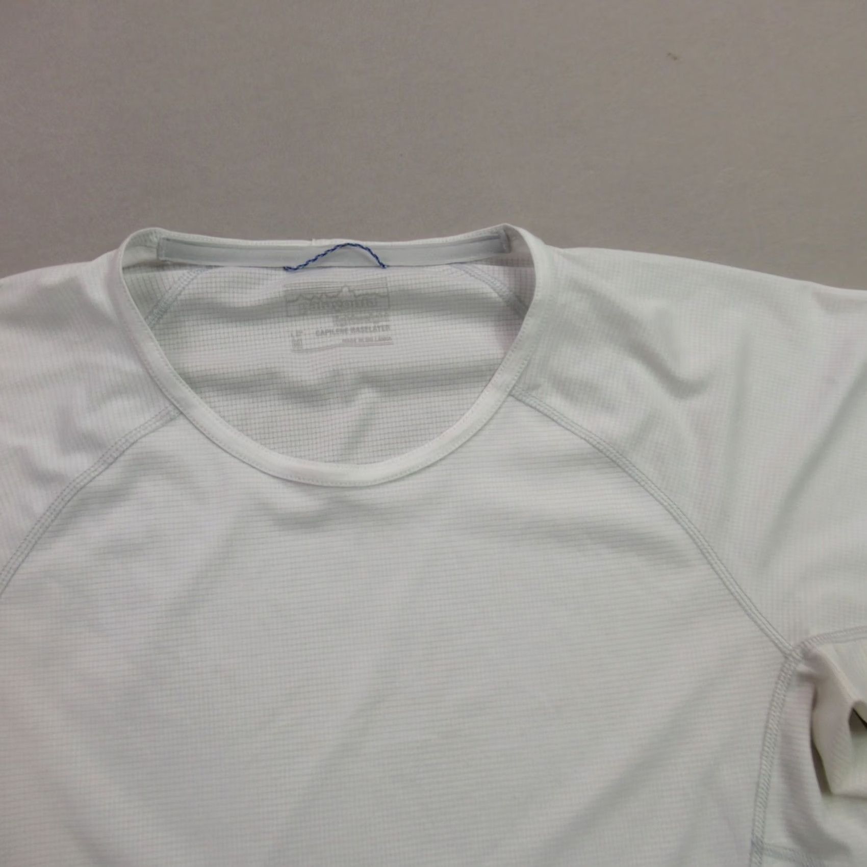 Patagonia Patagonia Shirt Womens Medium White Short Sleeve Crew Neck Lightweight Casual Size M / US 6-8 / IT 42-44 - 2 Thumbnail