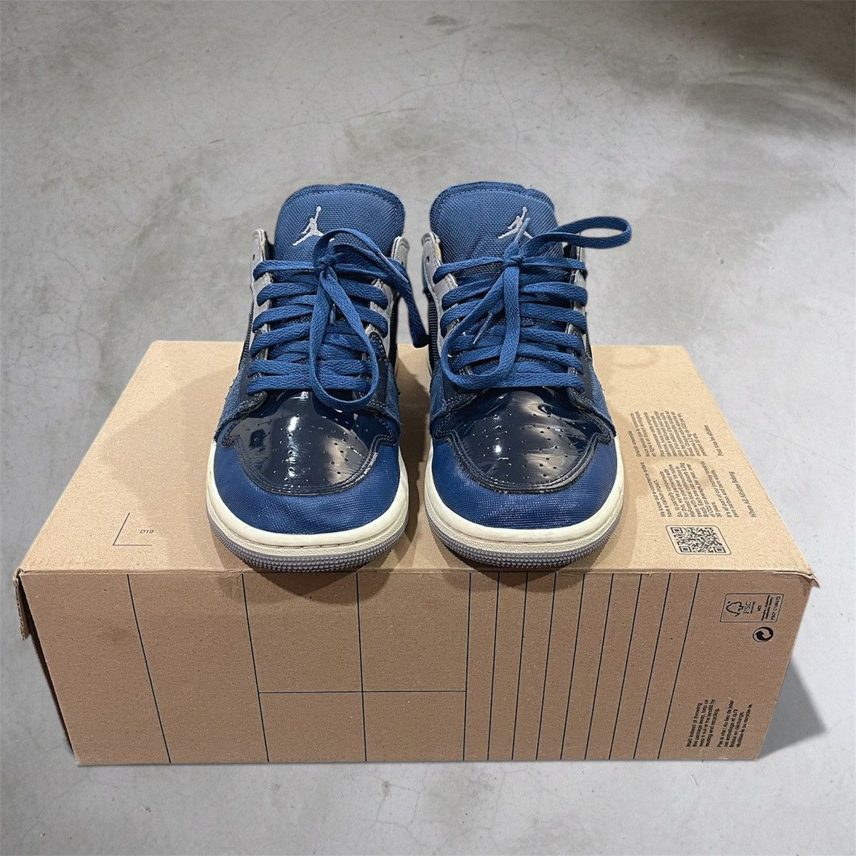 Nike Air Jordan 1 Low SE Craft Inside Out Obsidian Sneaker
