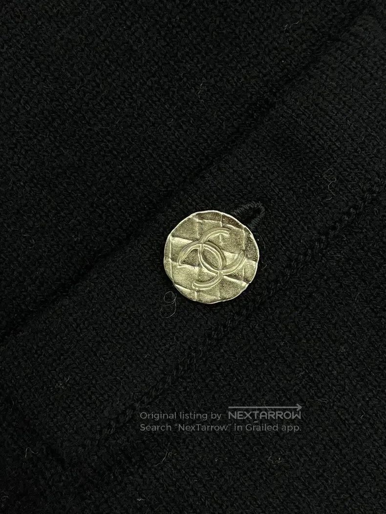 Chanel Chanel 22P black gold coin double C button cashmere cardig Size XXS / US 00 / IT 34 - 3 Thumbnail