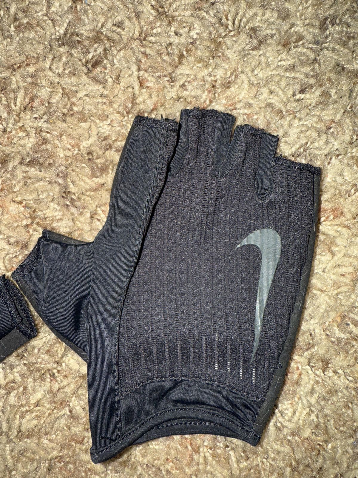 Nike Nike Women’s Studio Fitness Black Training Gloves Sample Size ONE SIZE - 5 Thumbnail