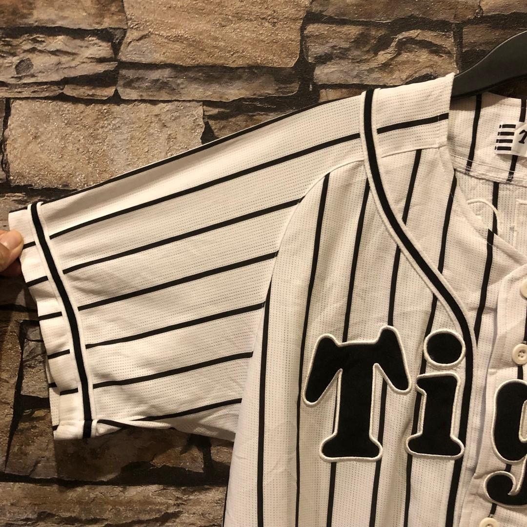 Mizuno Hanshin Tigers Nishikawa 7 Mizuno Baseball Jersey Japan Size US S / EU 44-46 / 1 - 9 Thumbnail