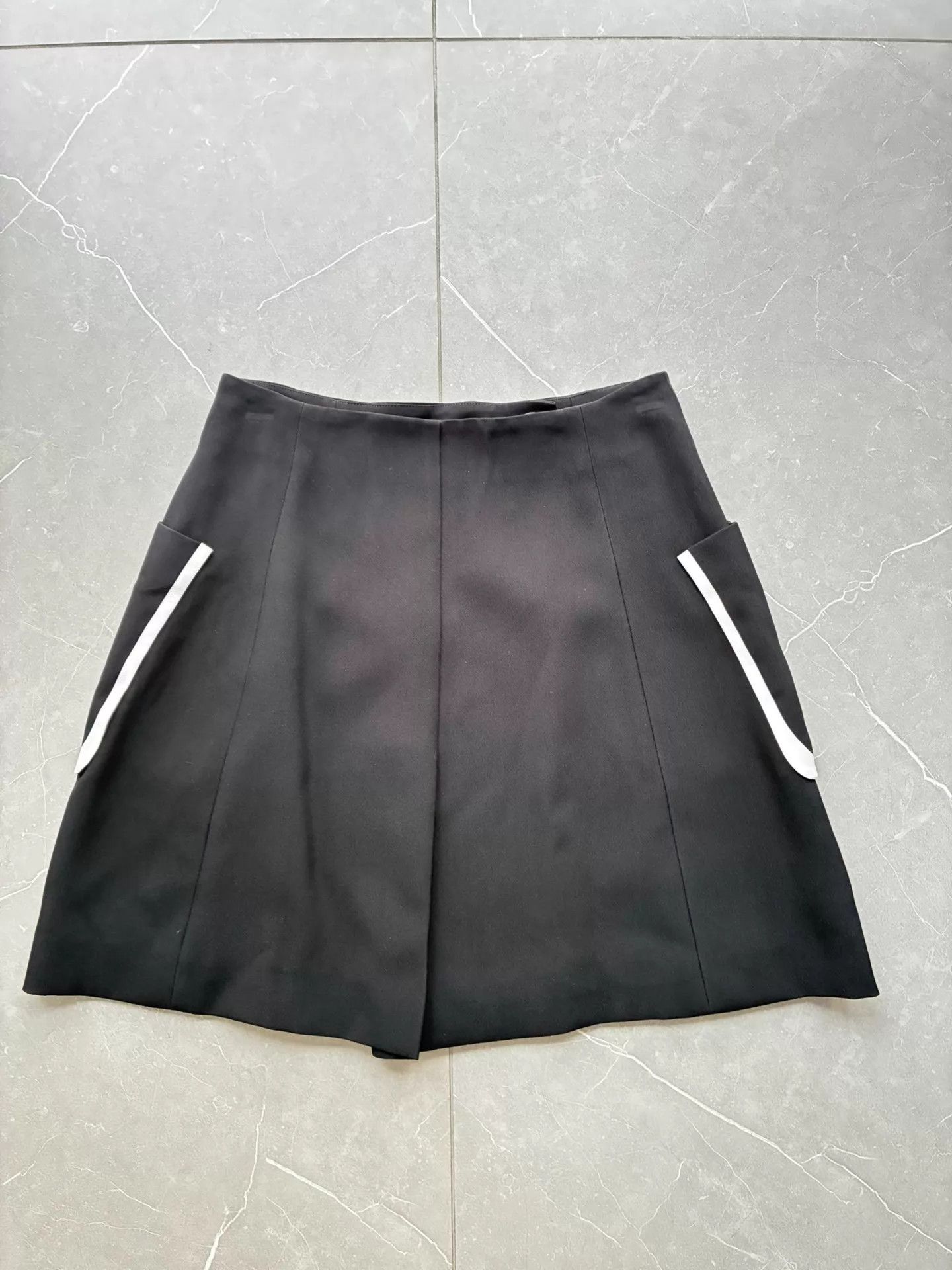 Fendi Fendi Black Double-Breasted A-Line Skirt Size 40 White Trim Size S / US 4 / IT 40 - 2 Thumbnail