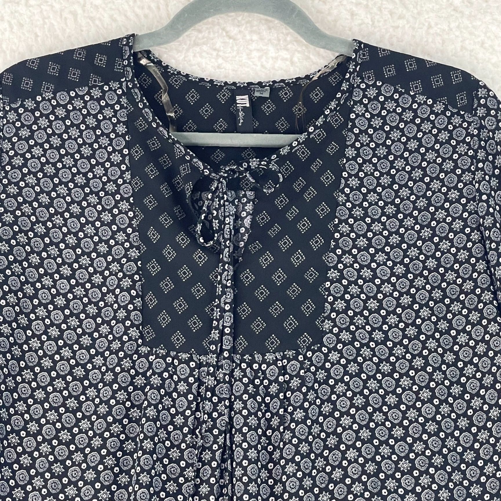 Vintage Kut from the Kloth Black Shirt Womens Medium Tie Neck 3/4 Sleeve Lightweight Blouse Size M / US 6-8 / IT 42-44 - 5 Thumbnail