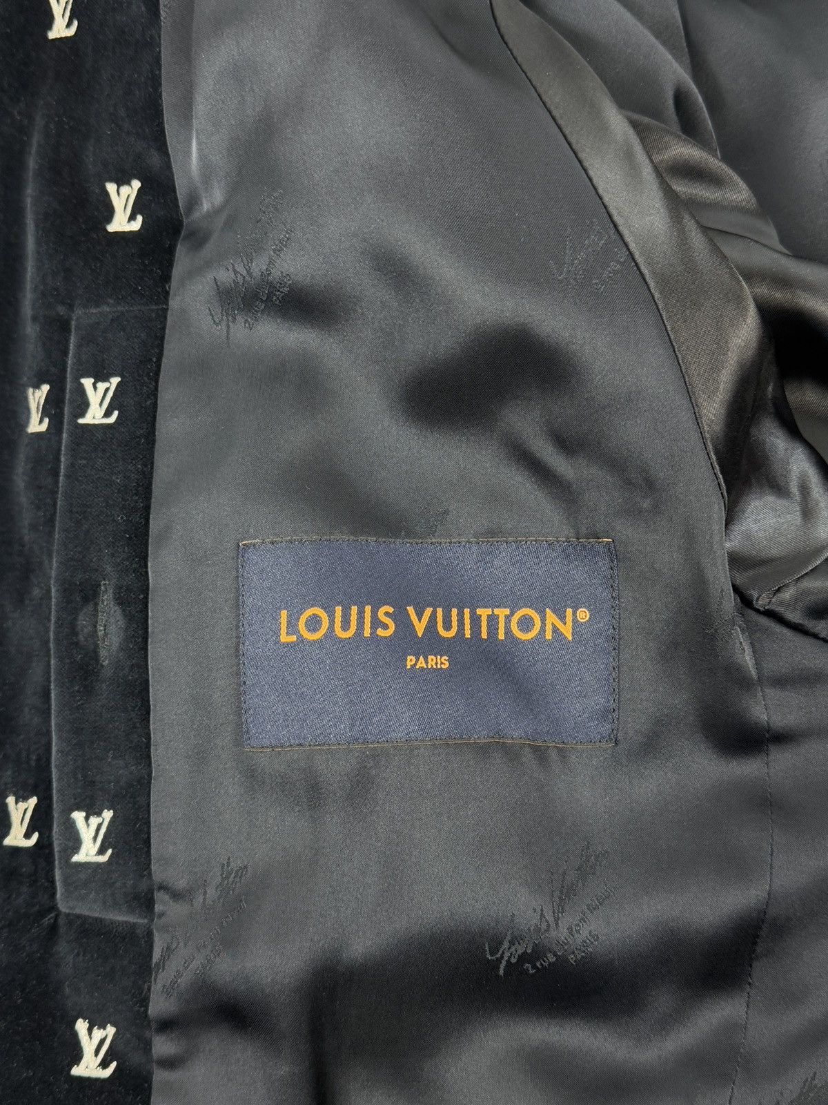 Louis Vuitton VELVET LOGO PRINT ZIP UP JACKET RARE Size US XL / EU 56 / 4 - 8 Thumbnail