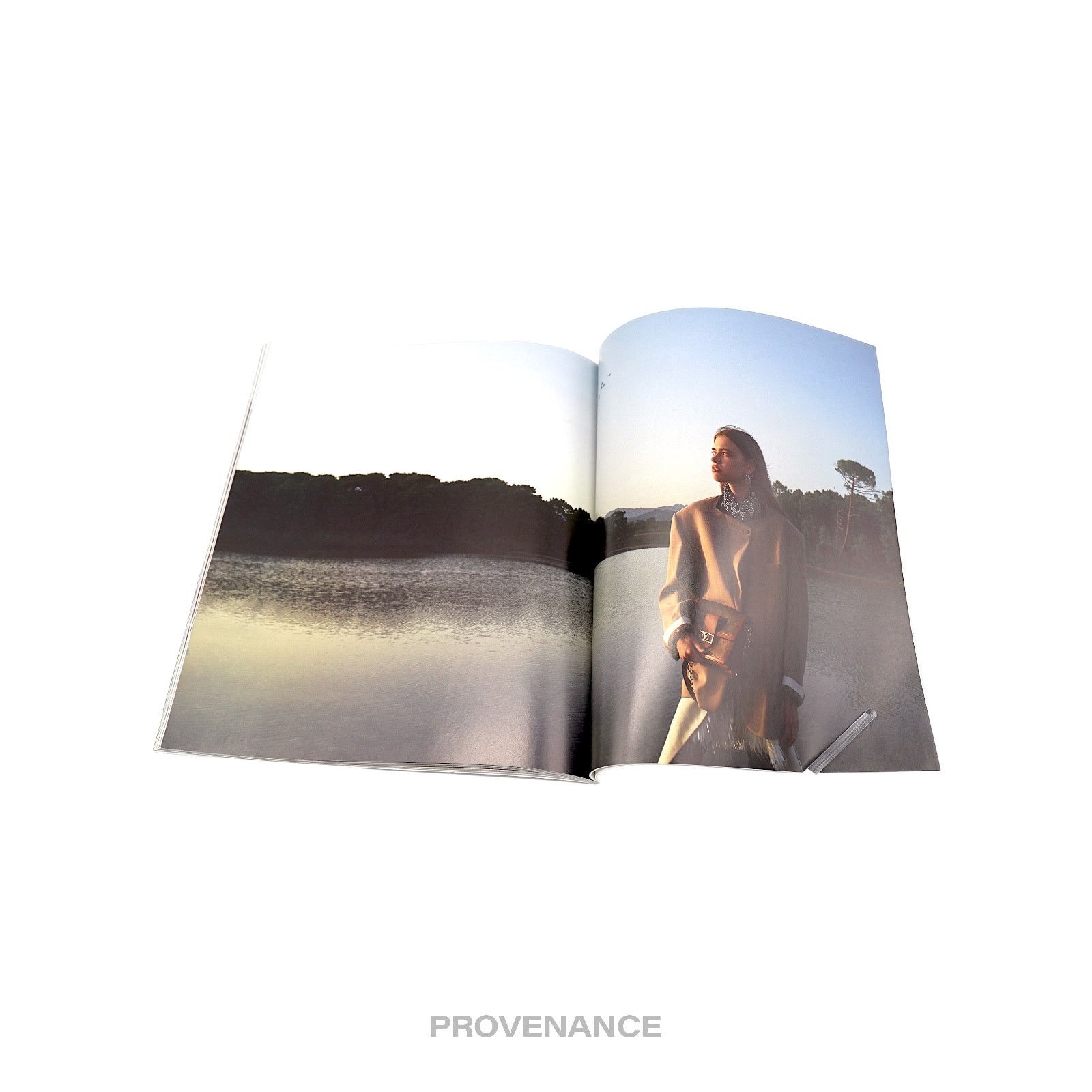Louis Vuitton 🔴 Louis Vuitton - The Book #9 Size ONE SIZE - 4 Thumbnail