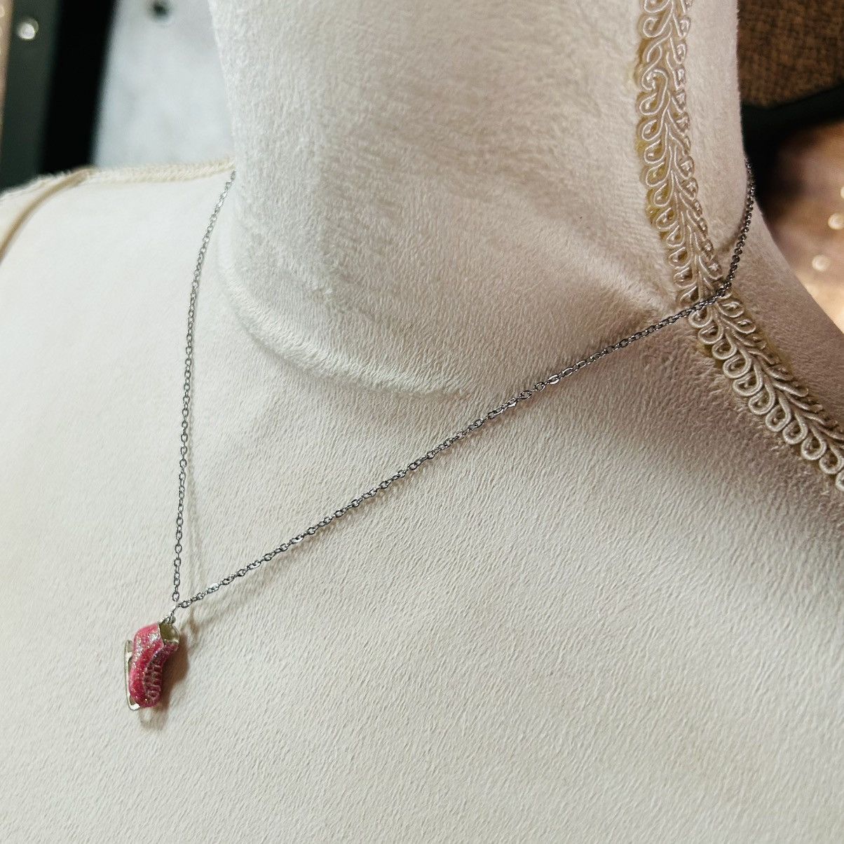 Handmade Handcrafted salvaged vintage glitter ice skate necklace Size ONE SIZE - 6 Thumbnail
